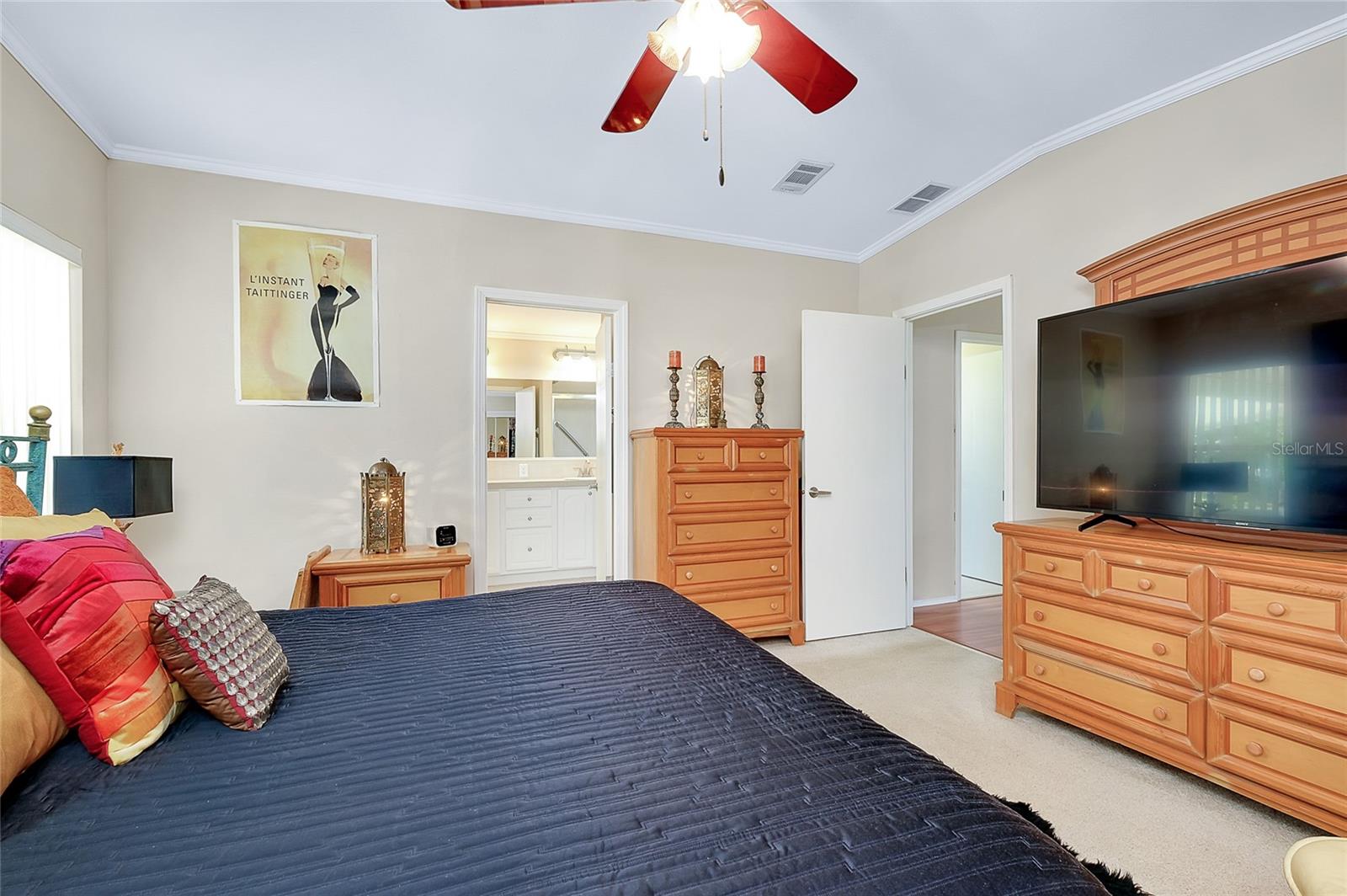 Image 14 of 63 For 24437 Harborview Road A