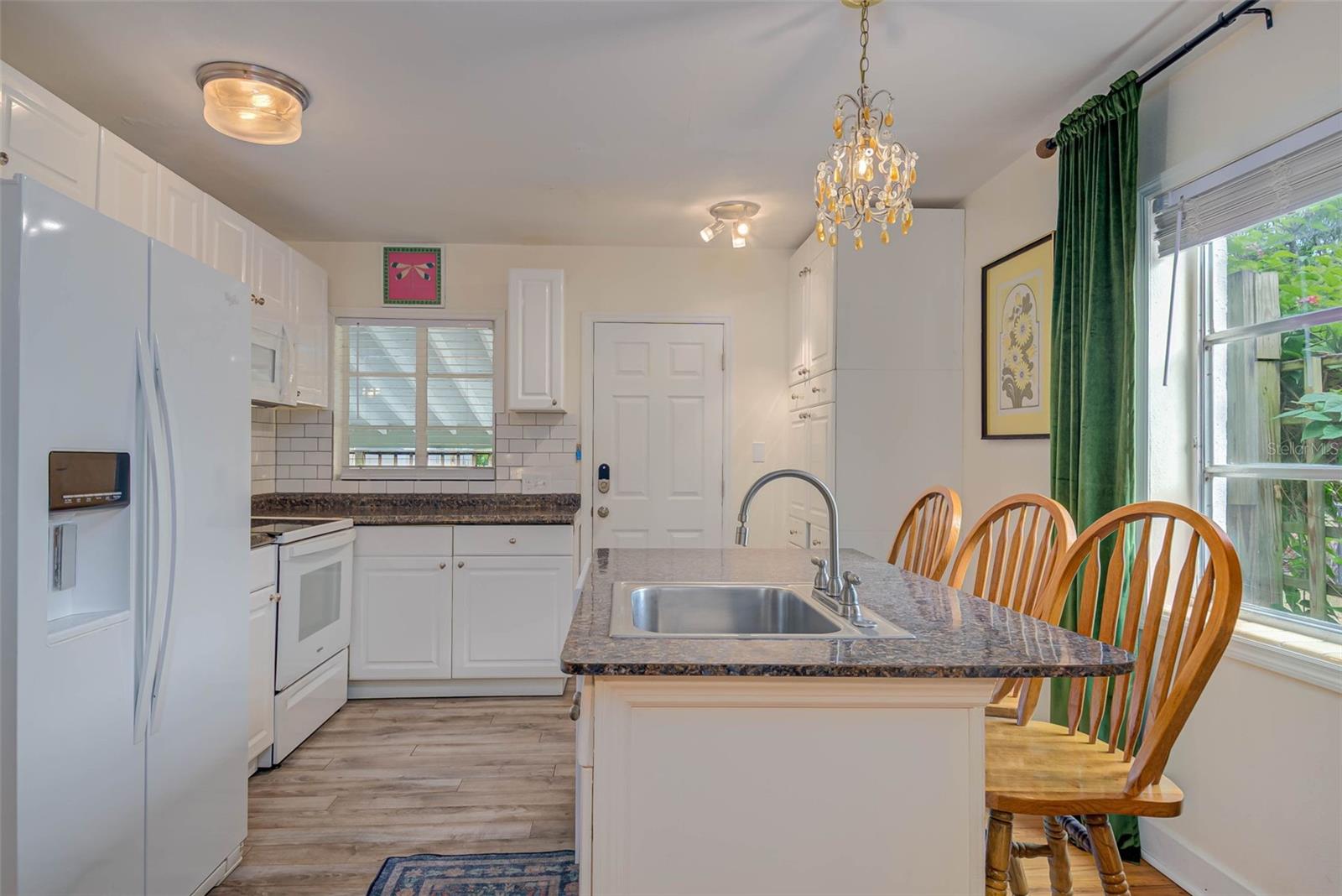 Image 11 of 42 For 2304 Clifford Street