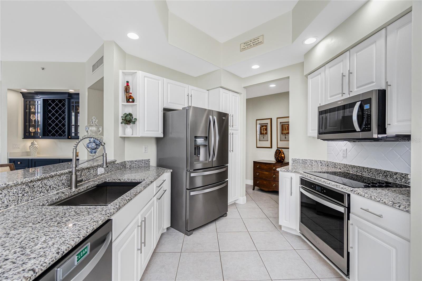Image 18 of 65 For 3313 Sunset Key Cir  701