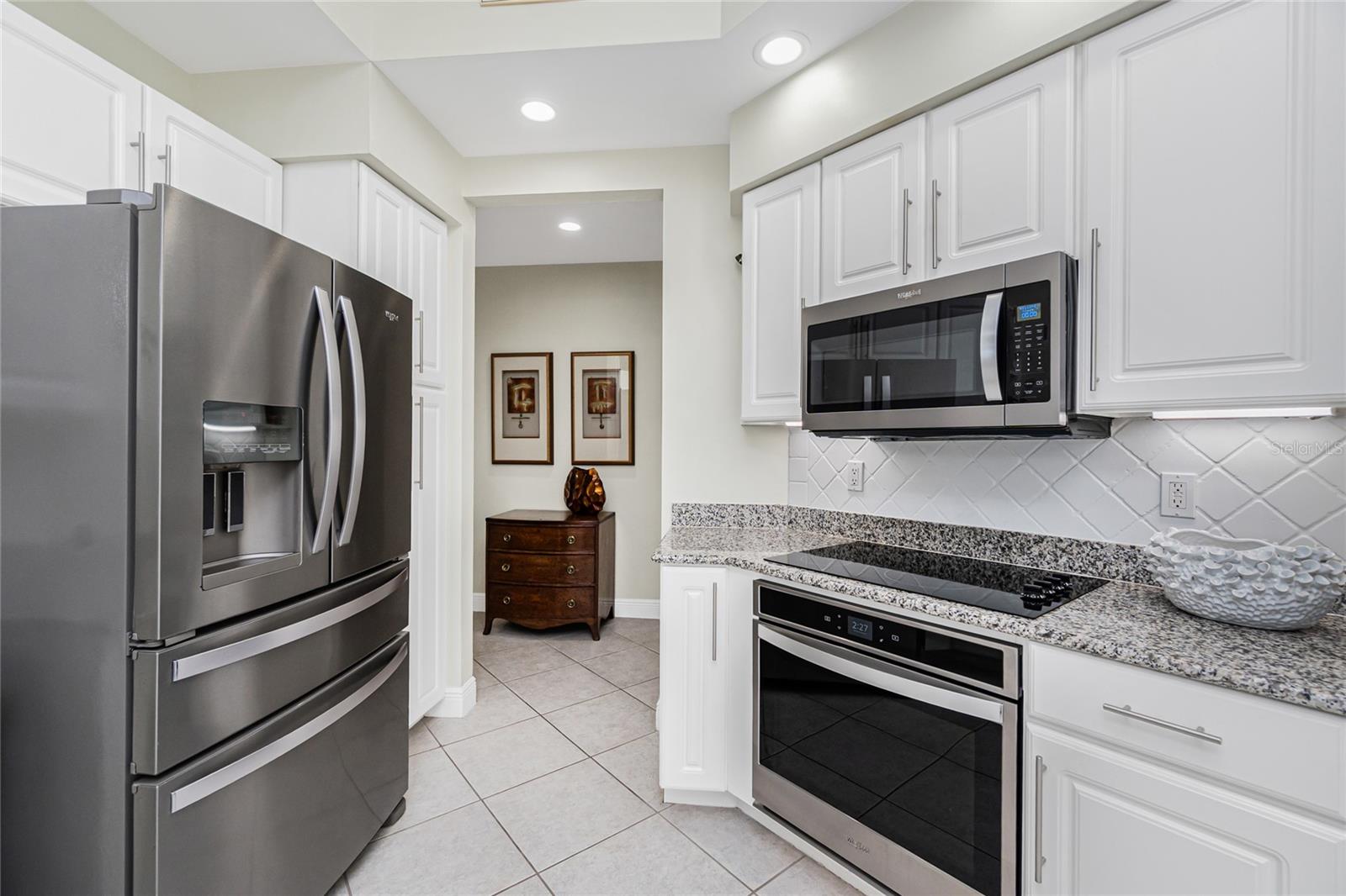 Image 19 of 65 For 3313 Sunset Key Cir  701