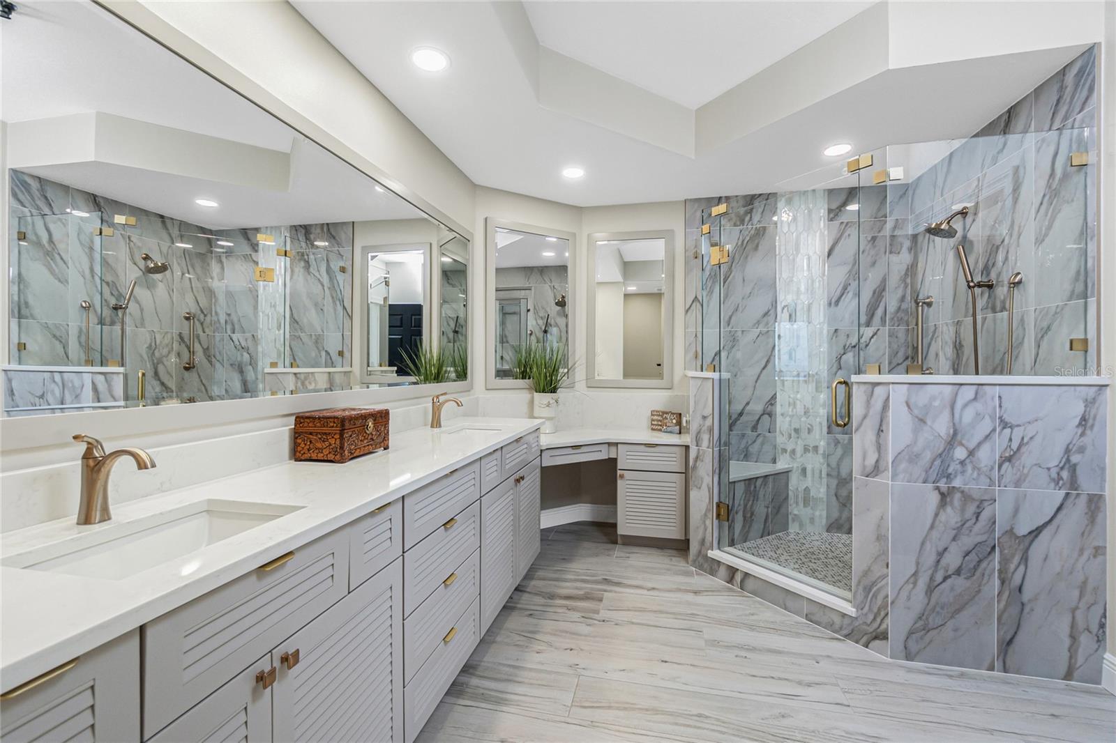Image 26 of 65 For 3313 Sunset Key Cir  701