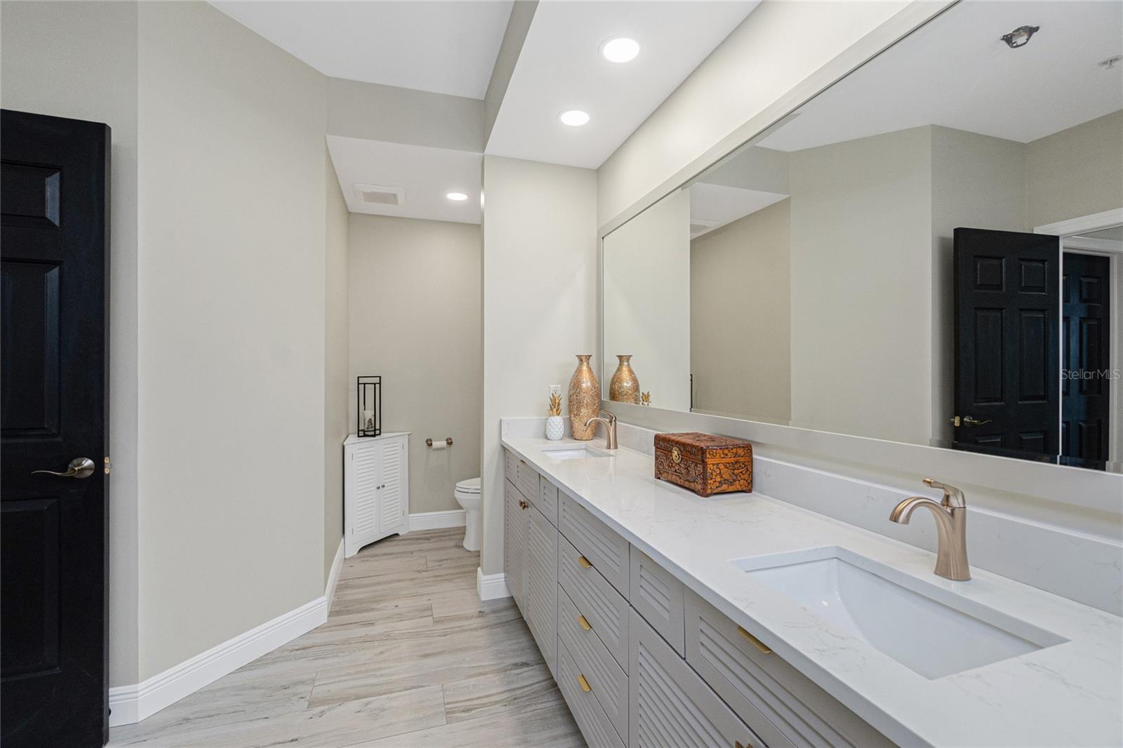 Image 28 of 65 For 3313 Sunset Key Cir  701