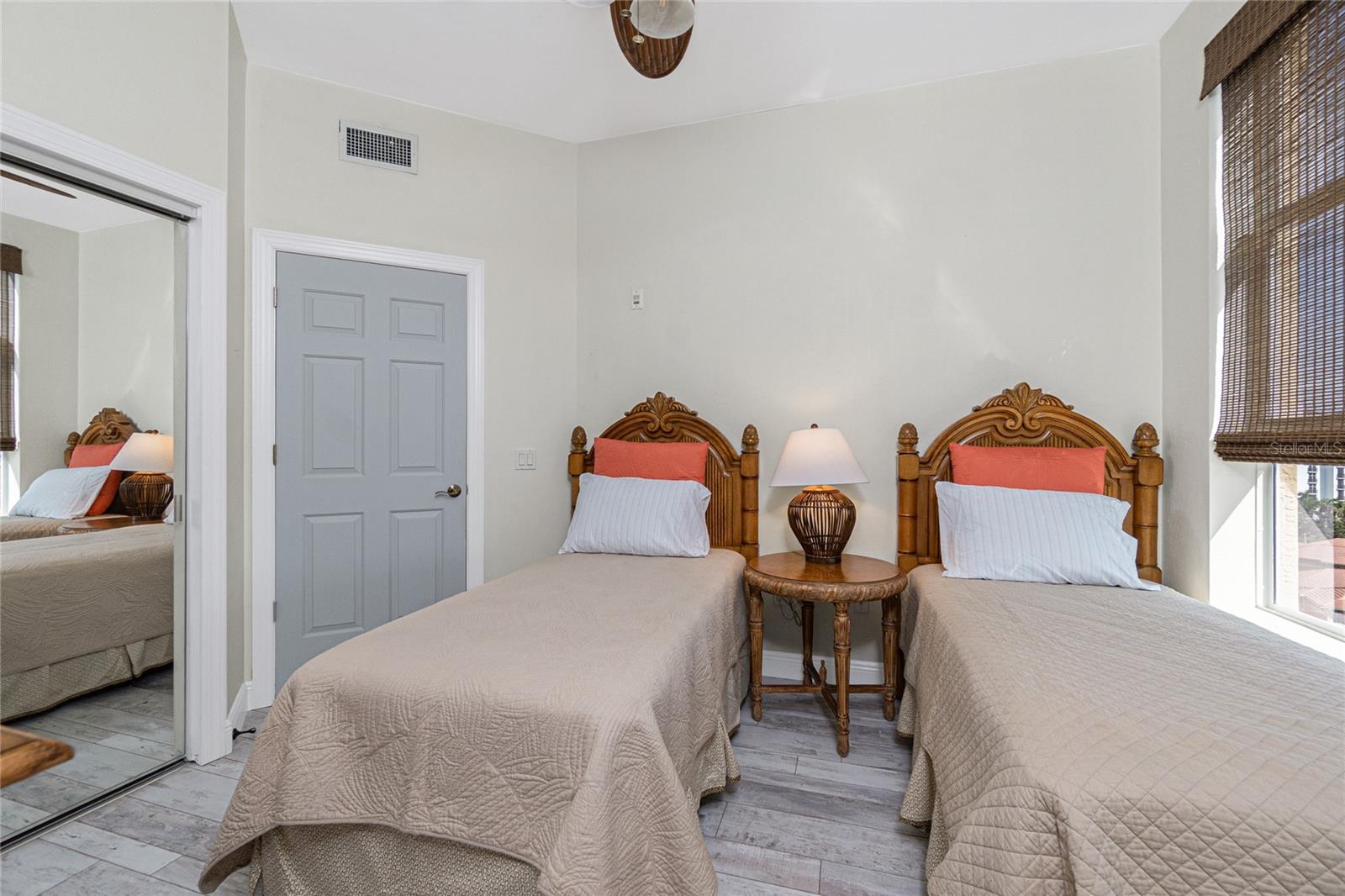 Image 36 of 65 For 3313 Sunset Key Cir  701