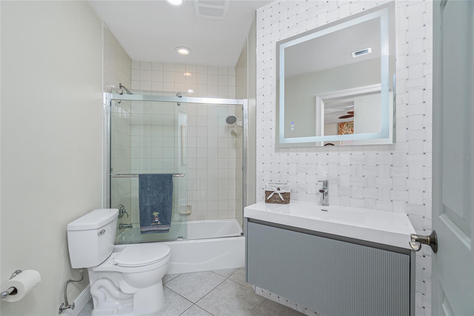 Image 37 of 65 For 3313 Sunset Key Cir  701
