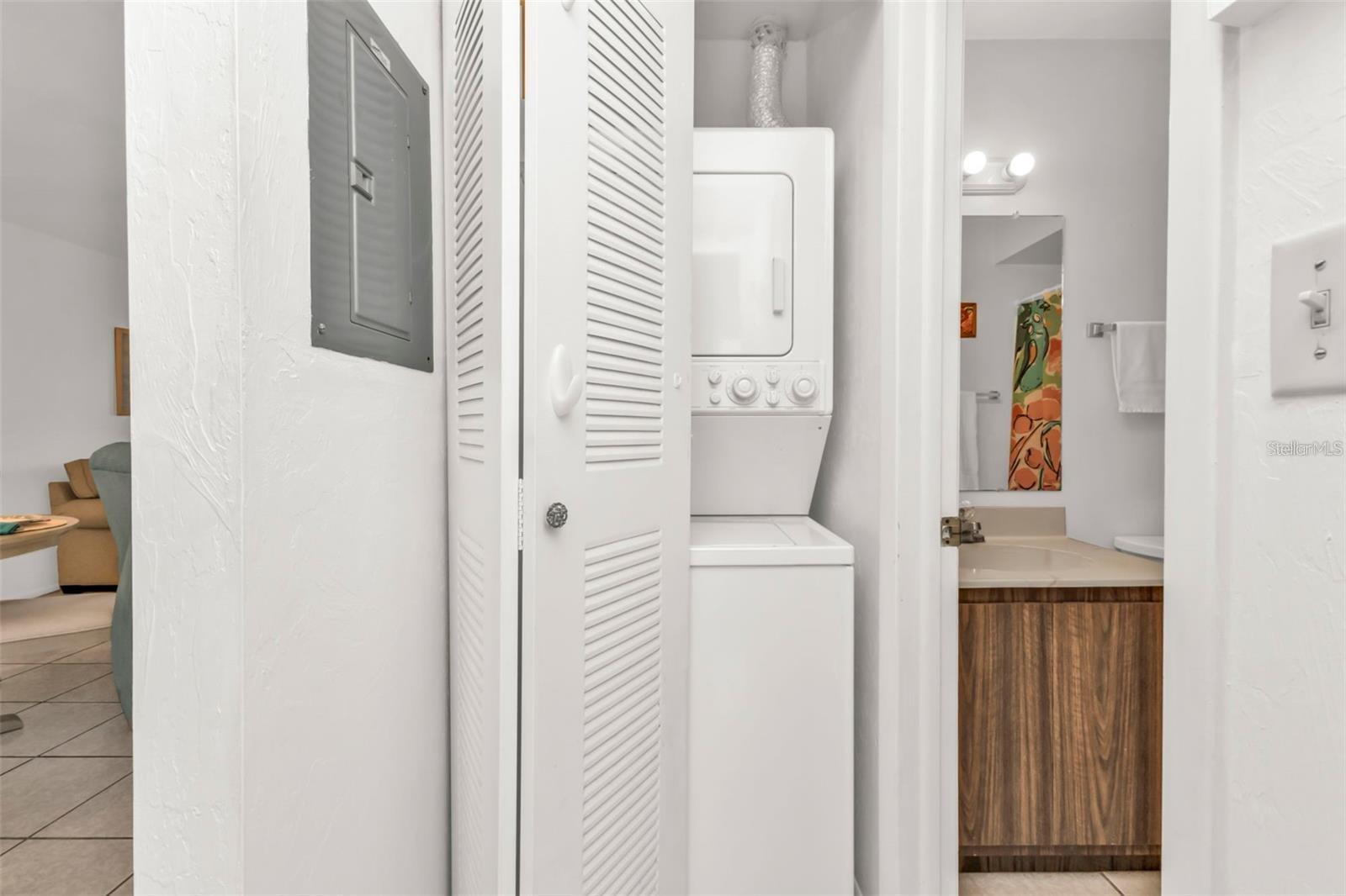 Image 17 of 27 For 25225 Rampart Boulevard 1606