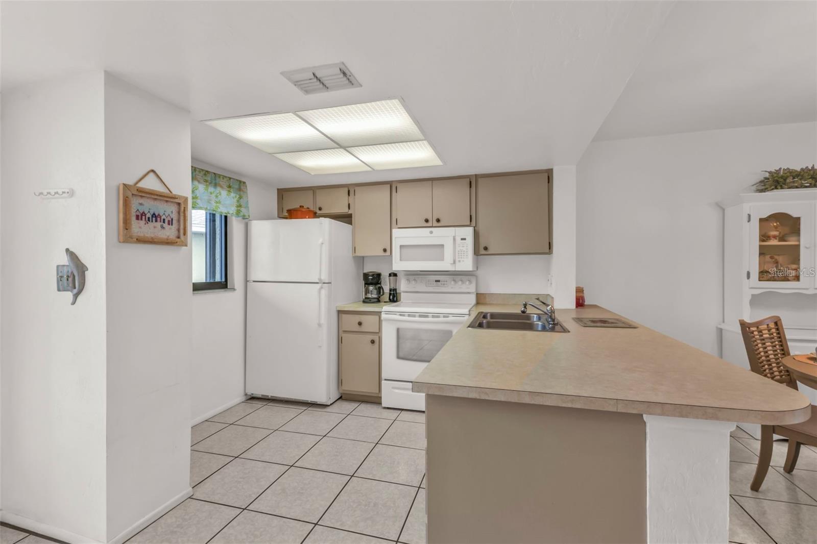Image 7 of 27 For 25225 Rampart Boulevard 1606