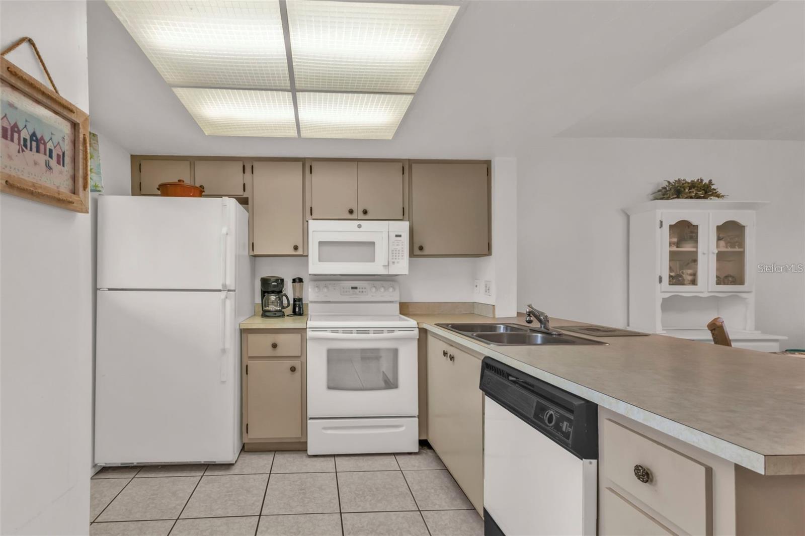 Image 8 of 27 For 25225 Rampart Boulevard 1606