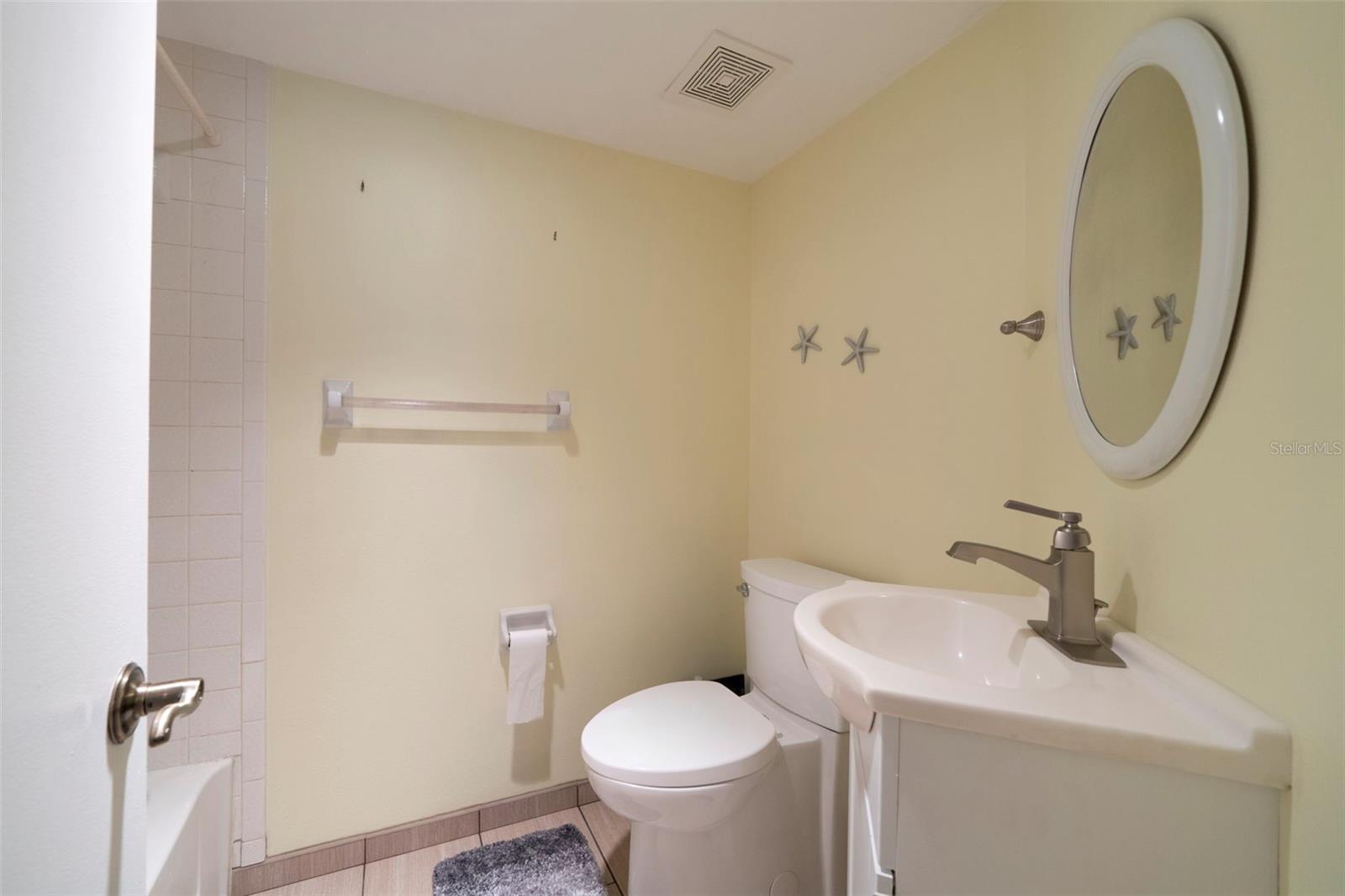 Image 15 of 33 For 19505 Quesada Avenue C103