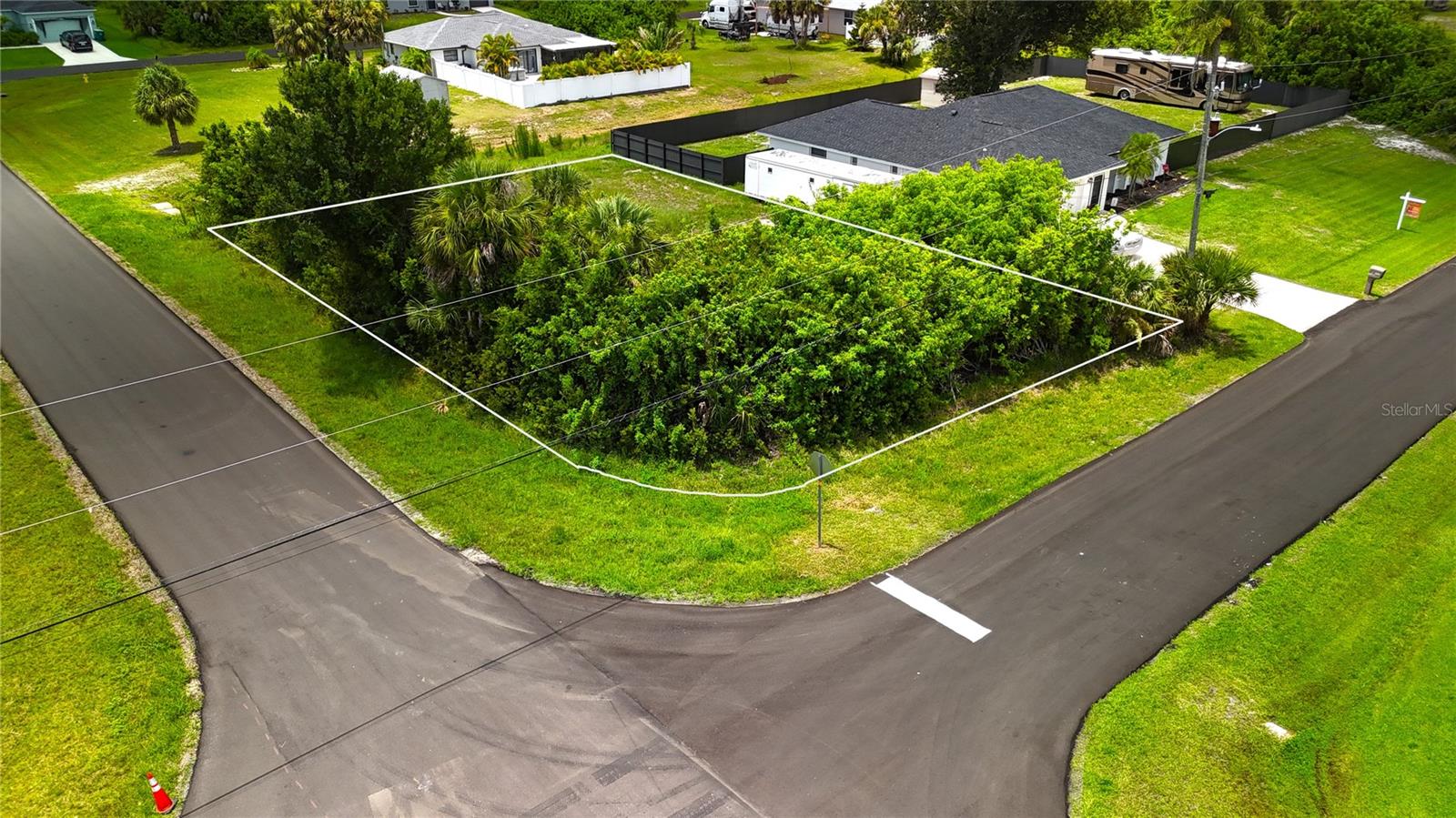 Image 12 of 18 For 10271 Waterford Avenue