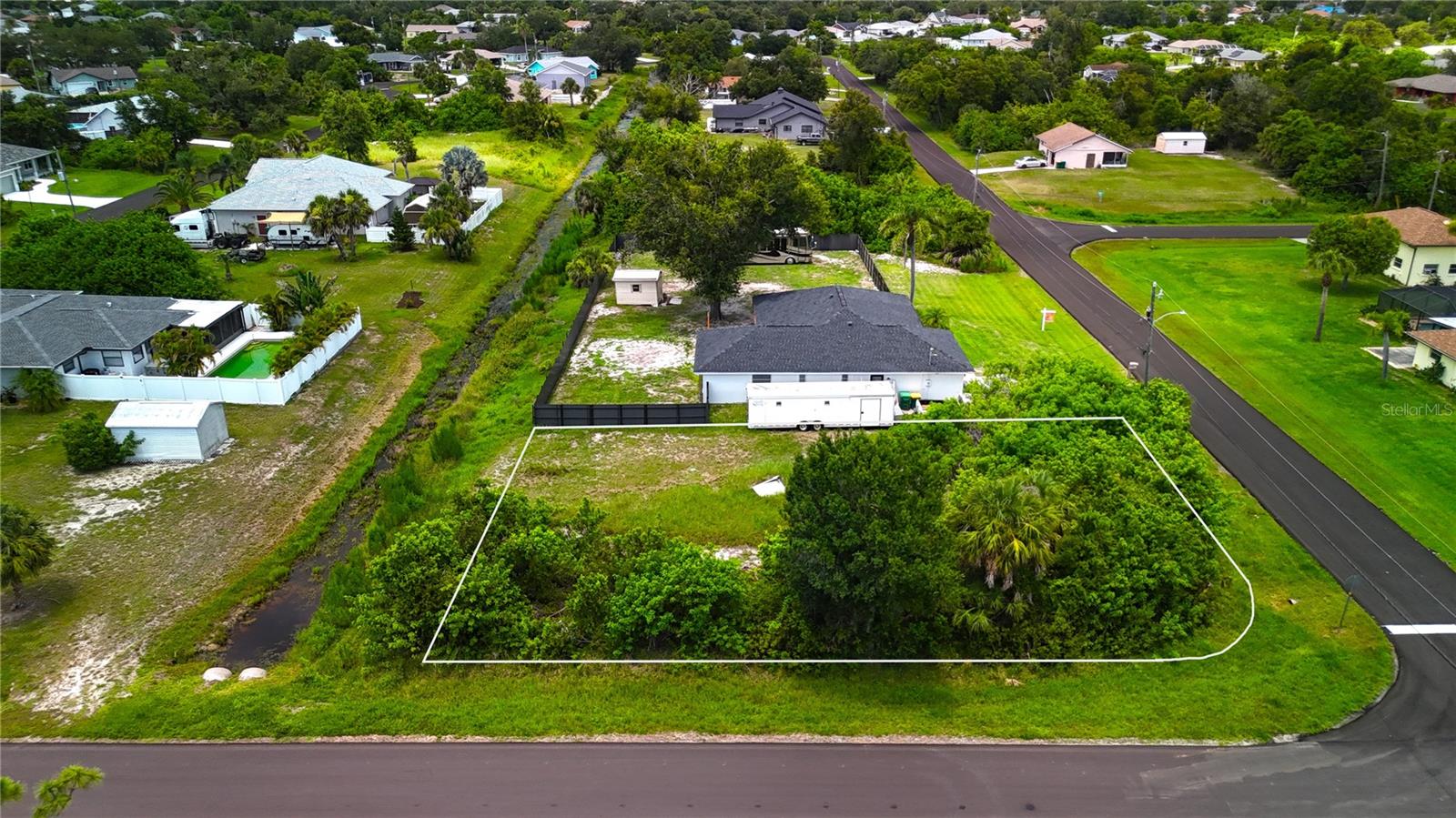 Image 6 of 18 For 10271 Waterford Avenue