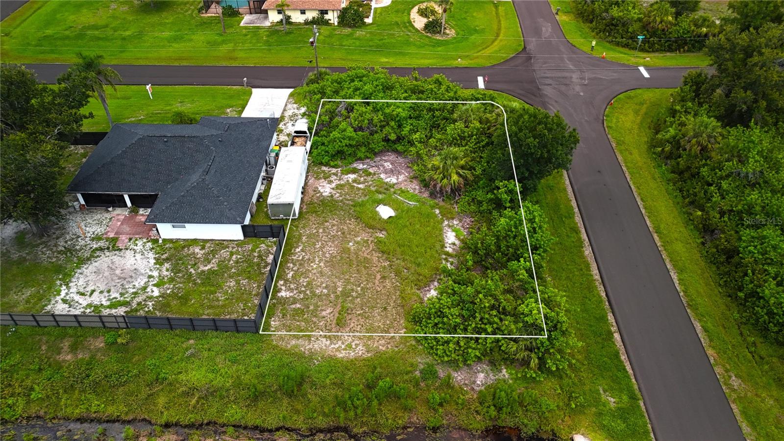 Image 8 of 18 For 10271 Waterford Avenue