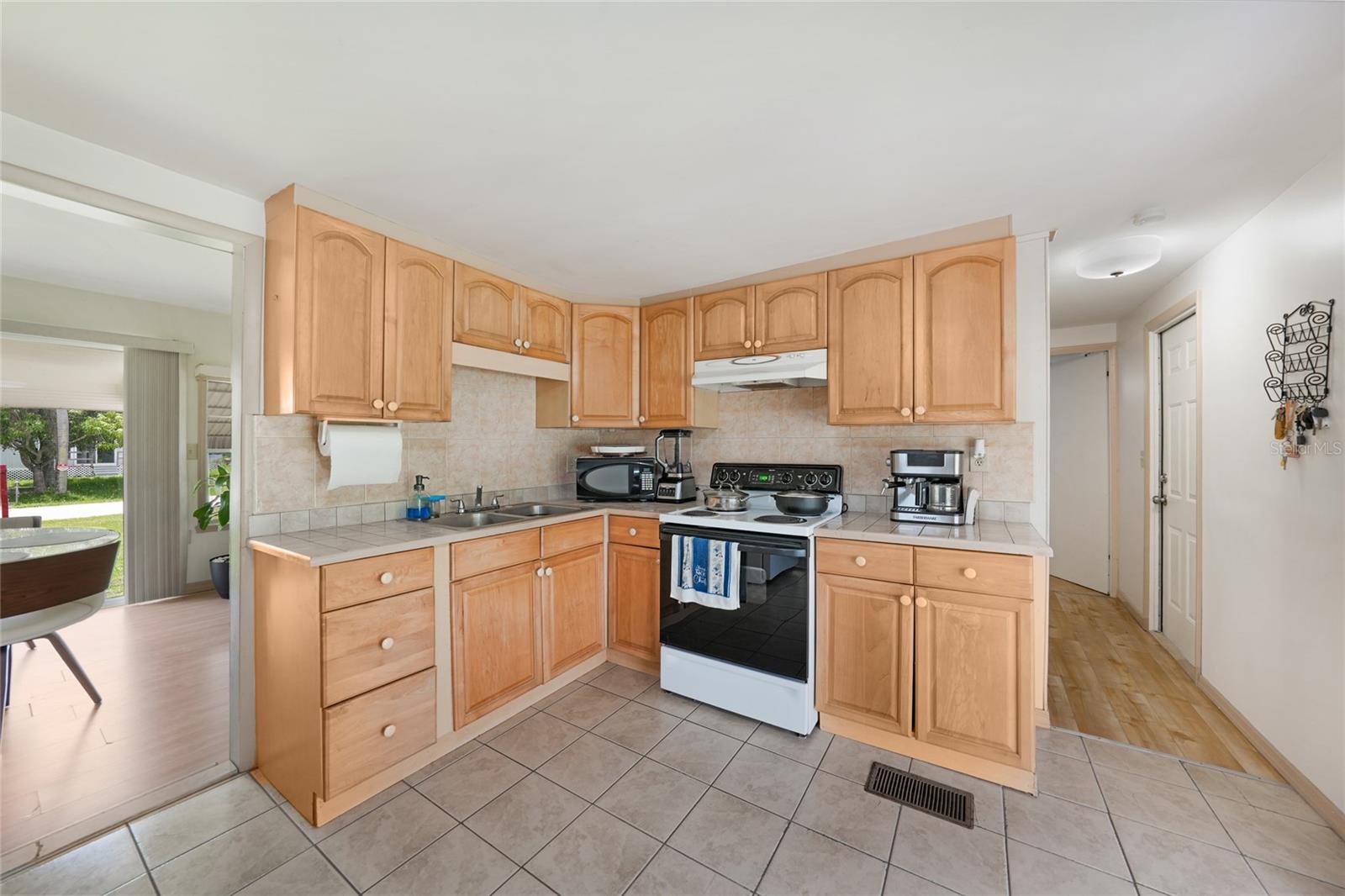 Image 10 of 40 For 15320 Mango Drive
