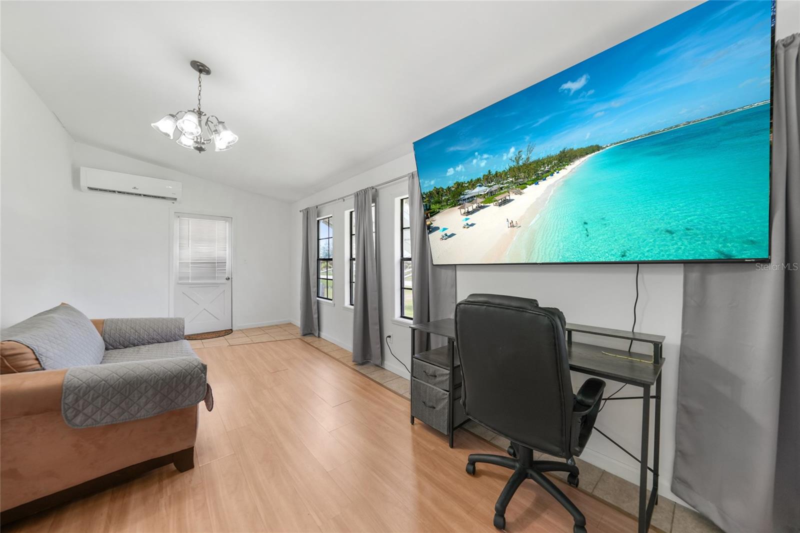 Image 3 of 40 For 15320 Mango Drive