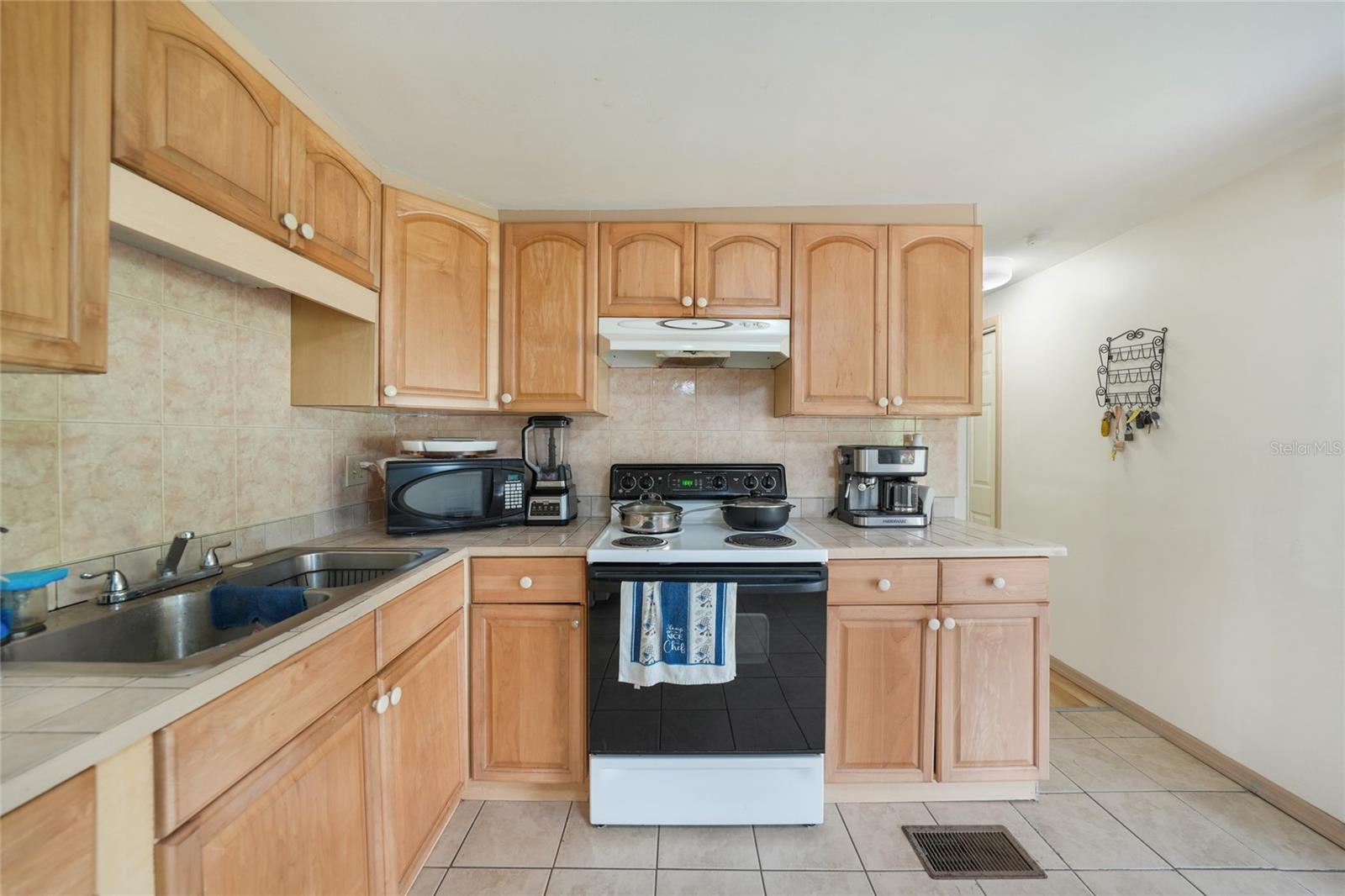 Image 9 of 40 For 15320 Mango Drive