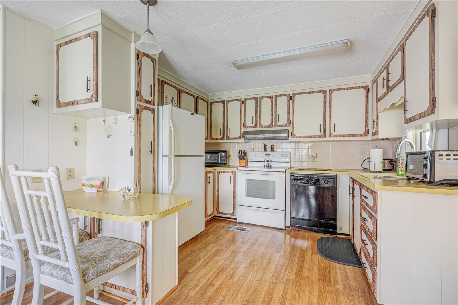 Image 12 of 63 For 2100 Kings Highway 461