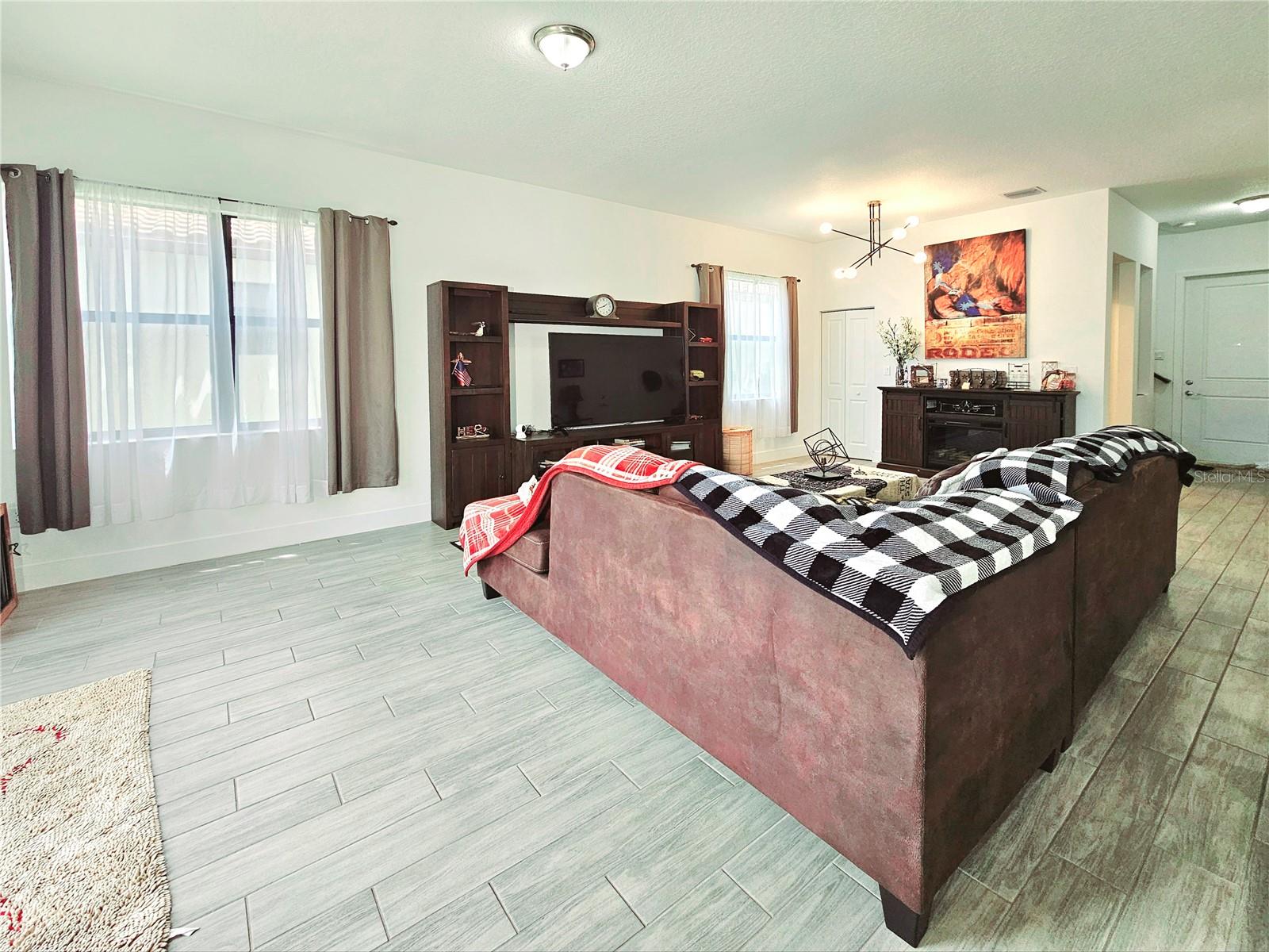 Image 10 of 61 For 5582 Carrara Drive