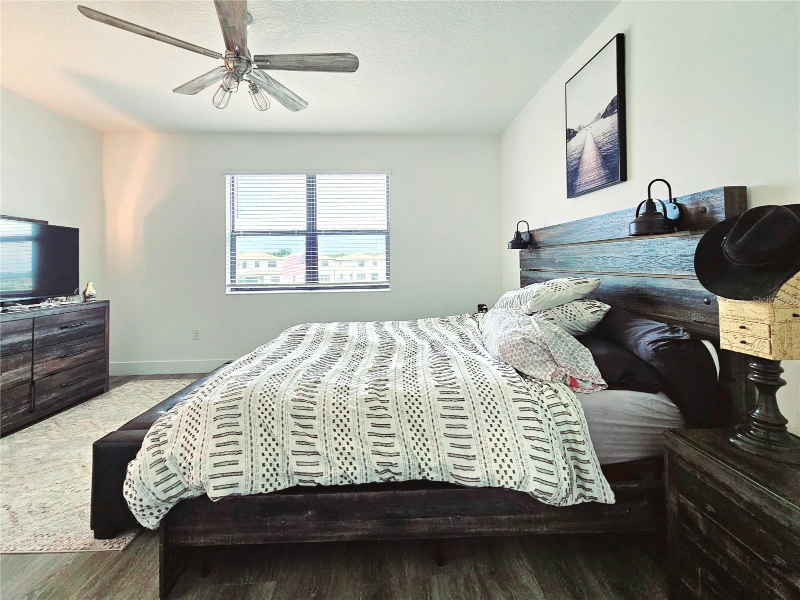 Image 22 of 61 For 5582 Carrara Drive