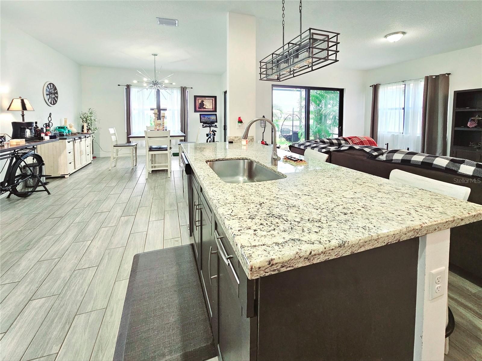 Image 6 of 61 For 5582 Carrara Drive