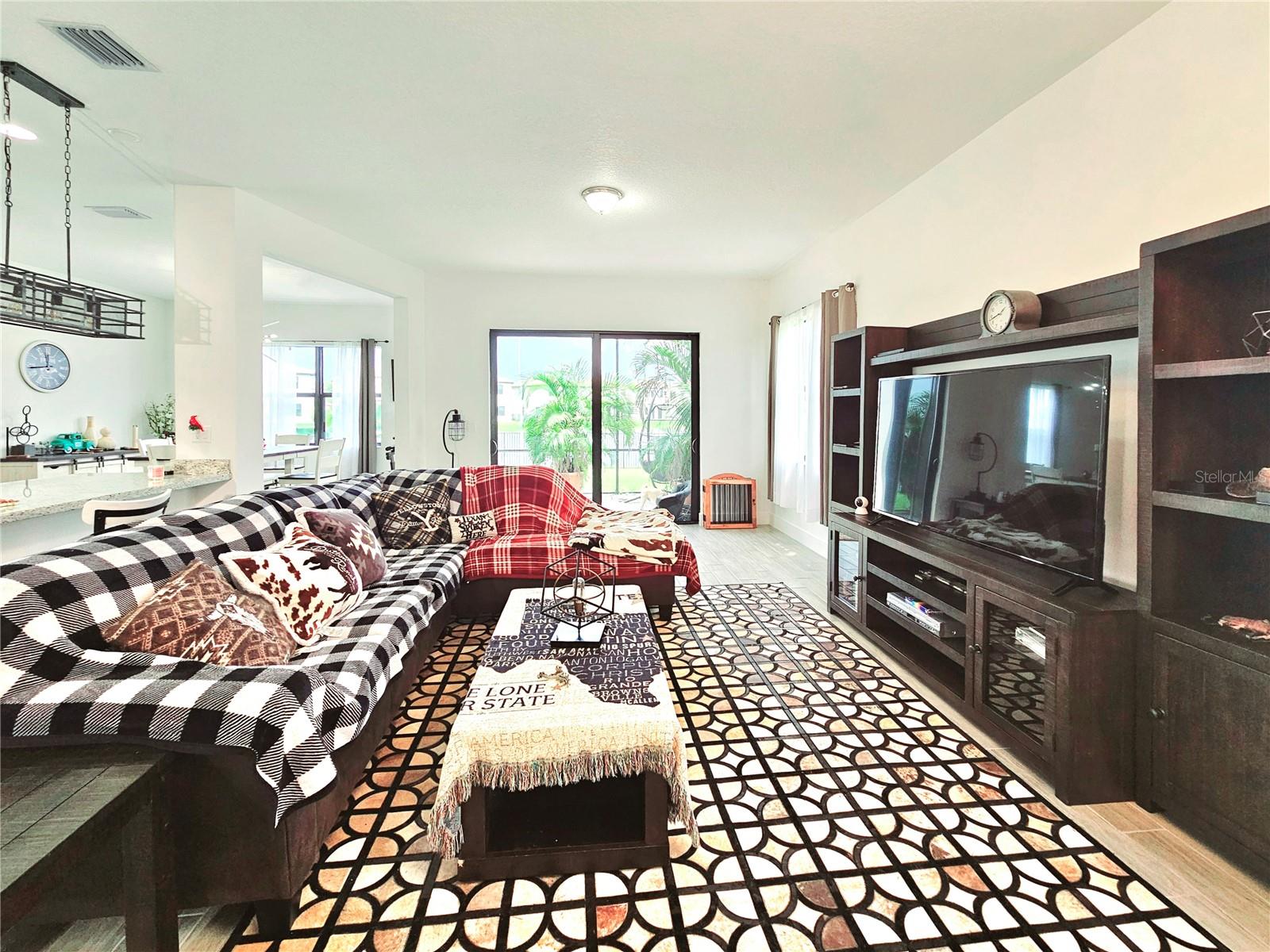 Image 9 of 61 For 5582 Carrara Drive