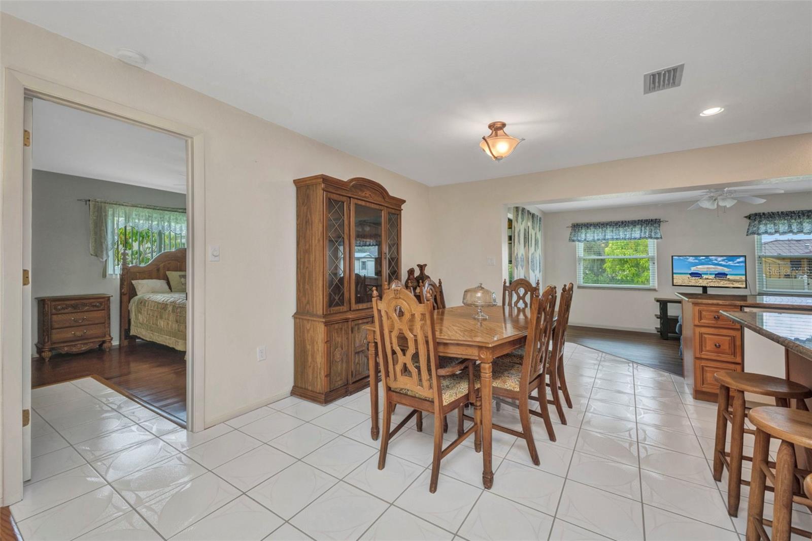 Image 11 of 41 For 2201 Hyatt Drive