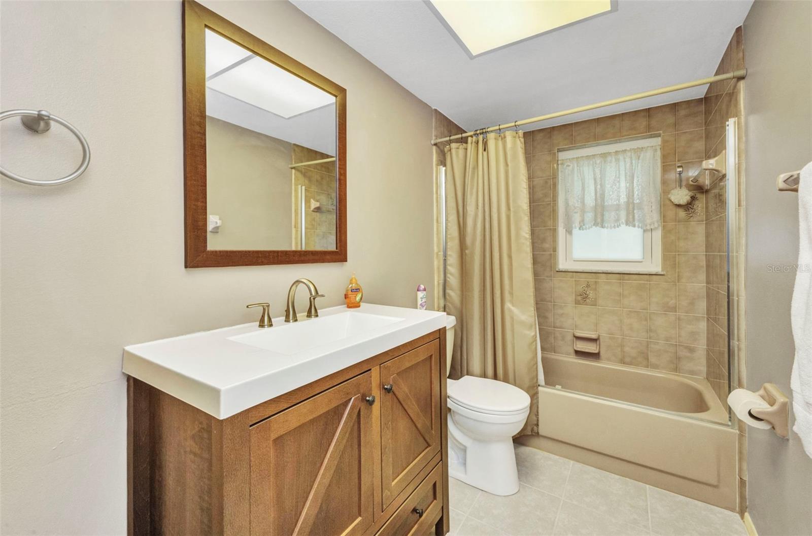 Image 4 of 41 For 2201 Hyatt Drive