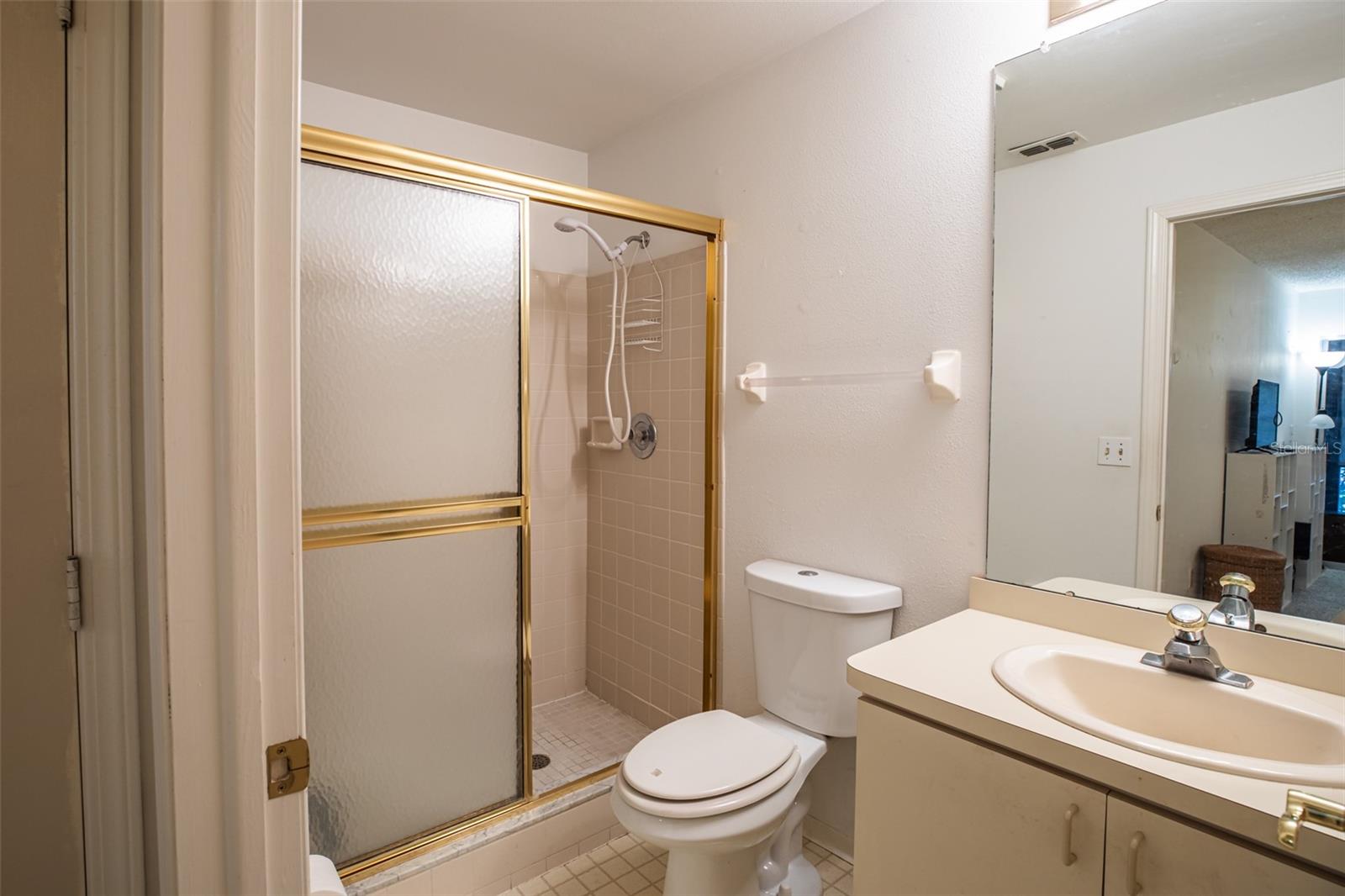 Image 18 of 37 For 8041 Woods Circle 14