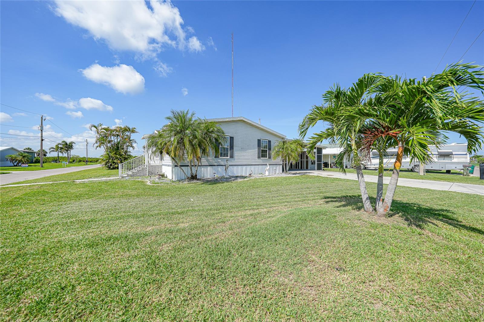 Image 11 of 57 For 605 Tahiti Court