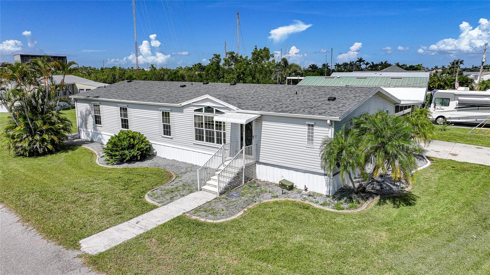 Image 41 of 57 For 605 Tahiti Court