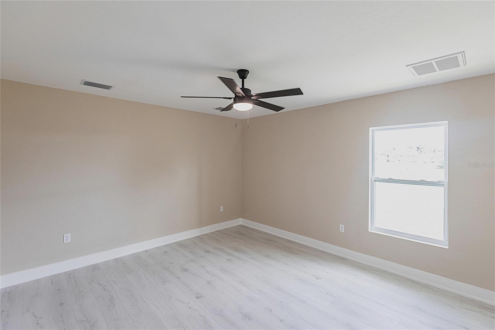 Image 11 of 32 For 902 Narranja Street