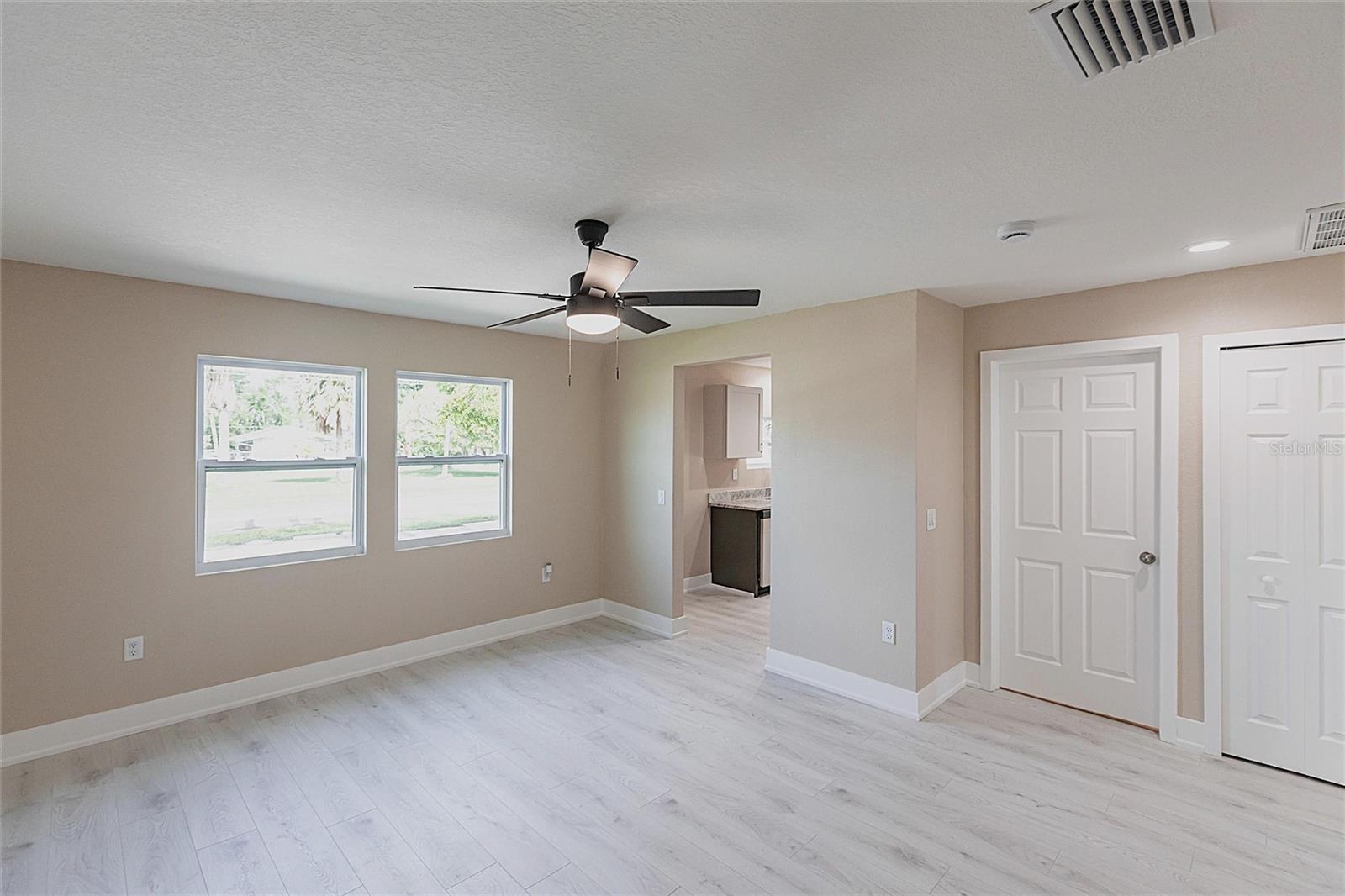 Image 3 of 32 For 902 Narranja Street