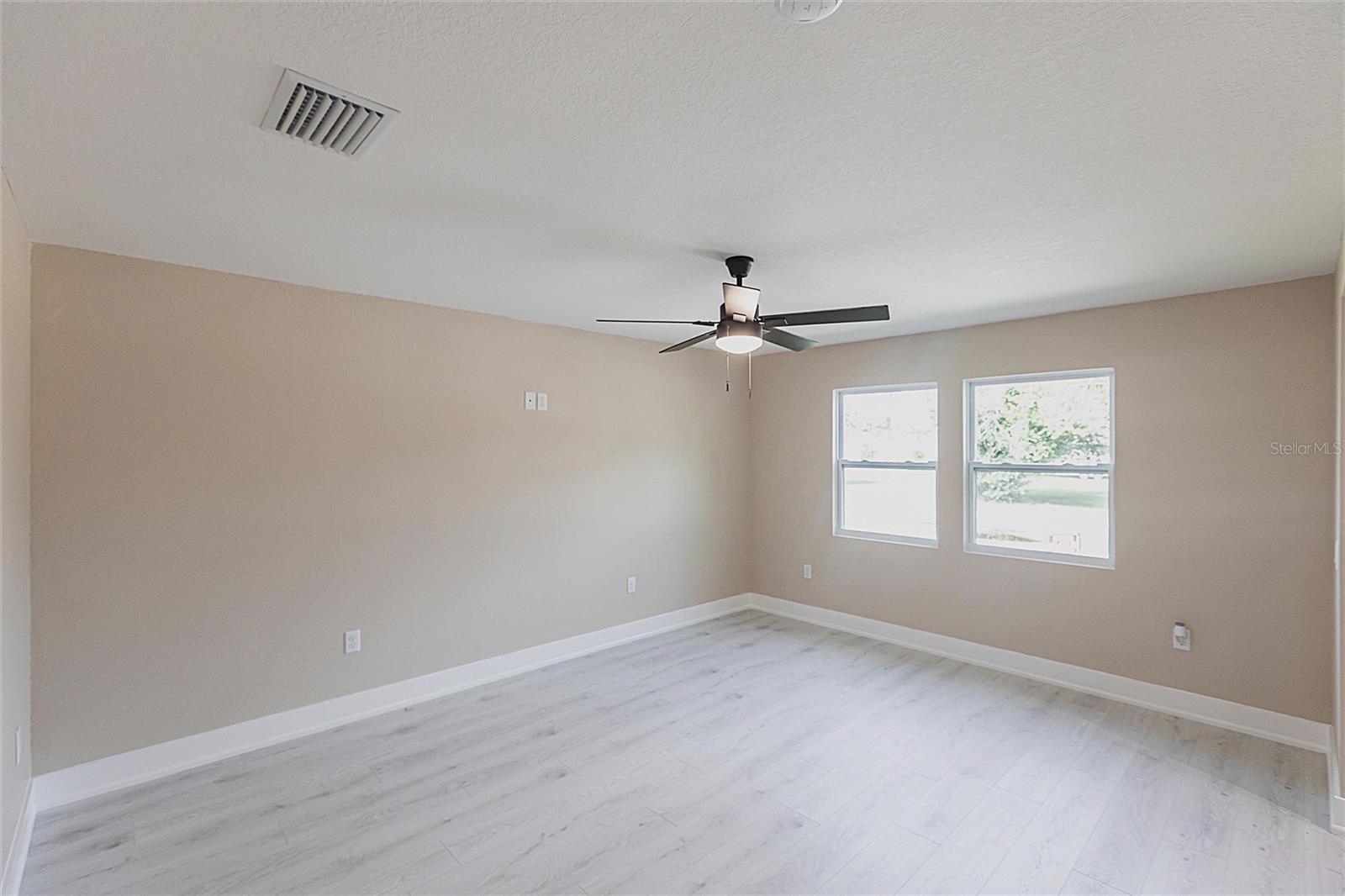 Image 4 of 32 For 902 Narranja Street