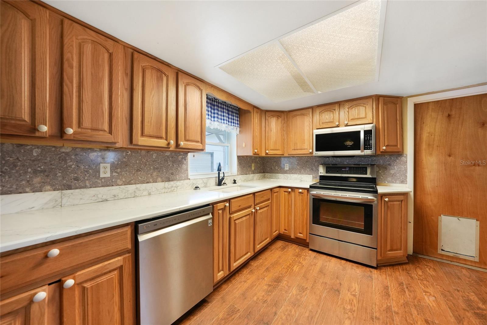 Image 10 of 57 For 5018 Oak Hill Avenue