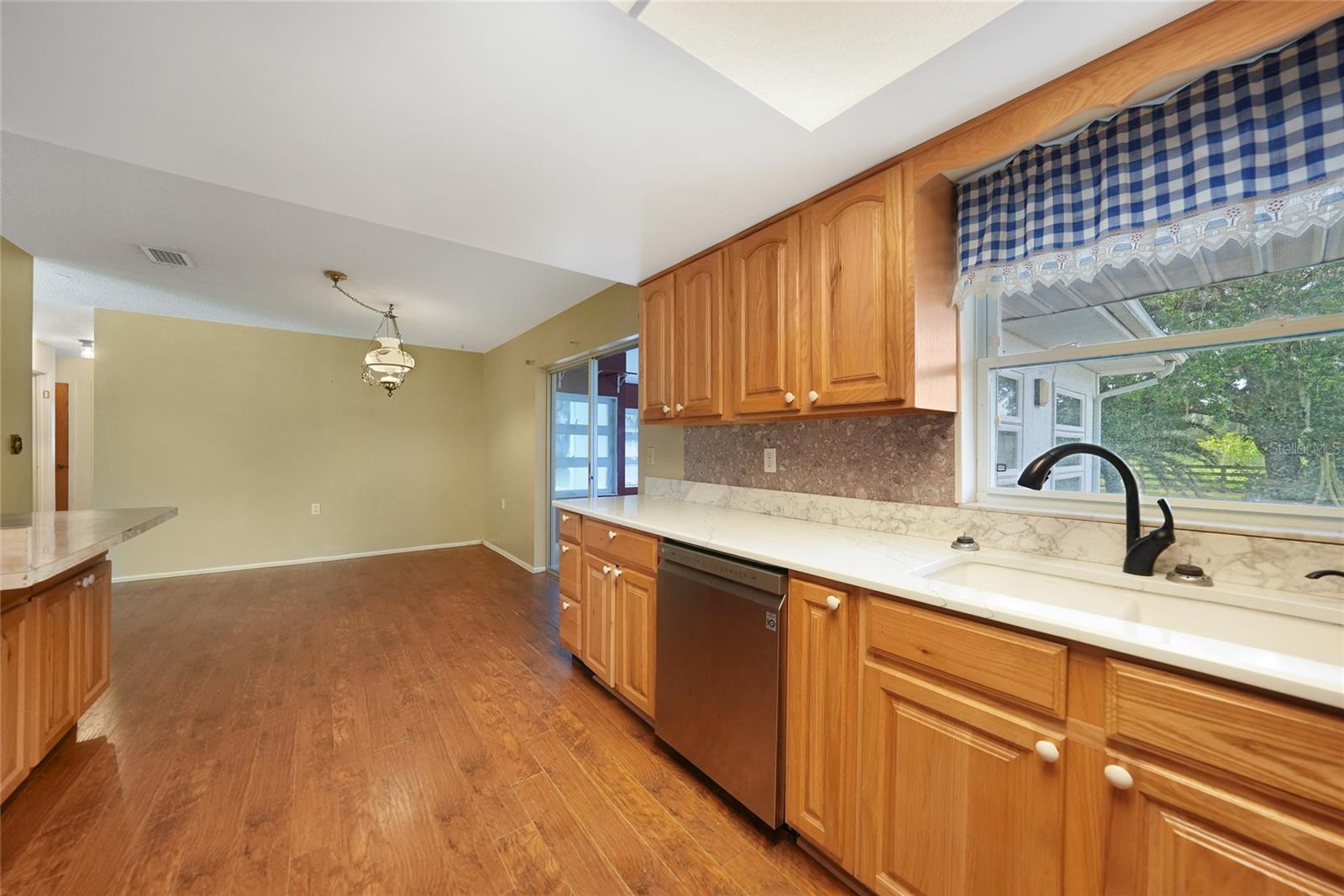 Image 11 of 57 For 5018 Oak Hill Avenue
