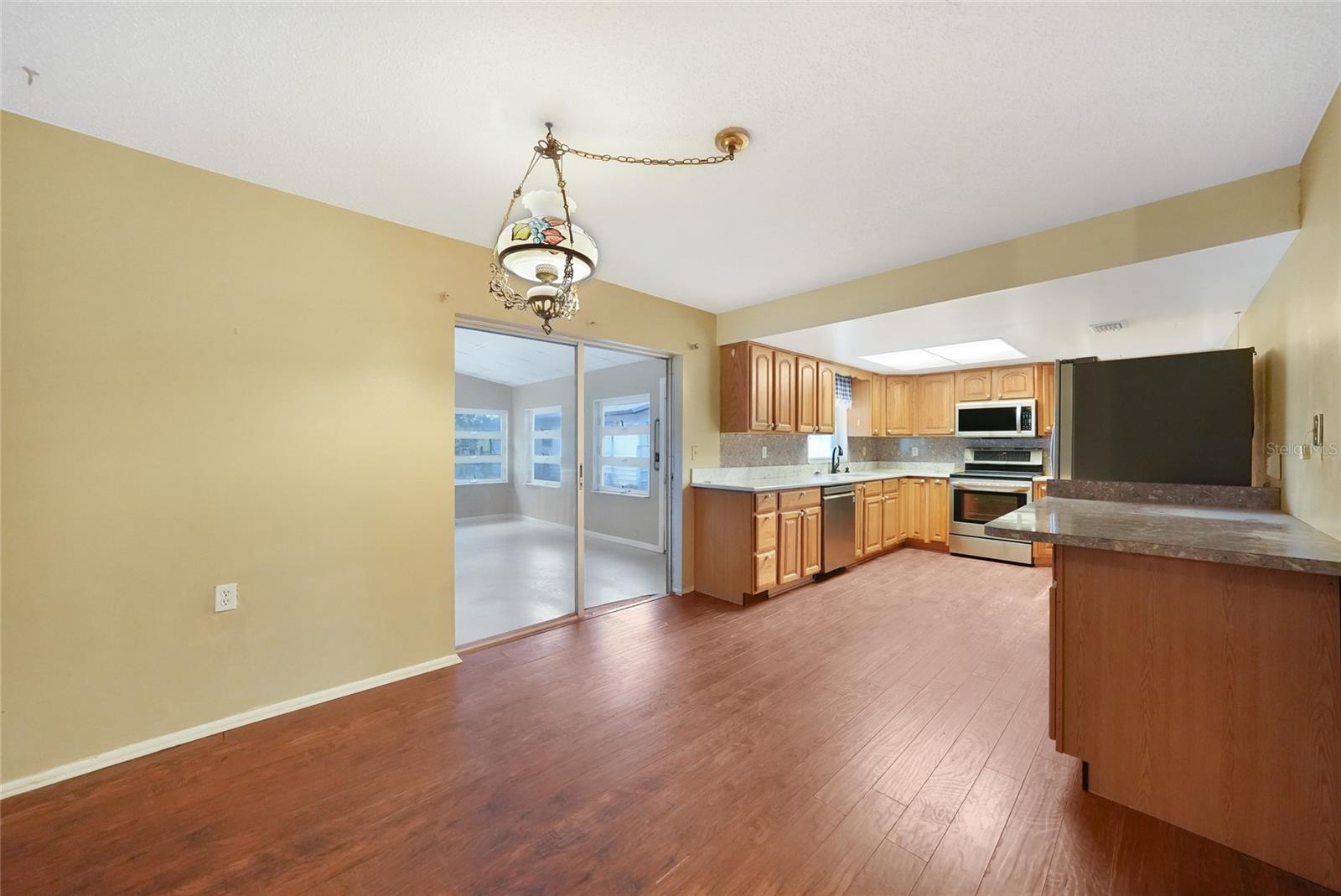 Image 7 of 57 For 5018 Oak Hill Avenue