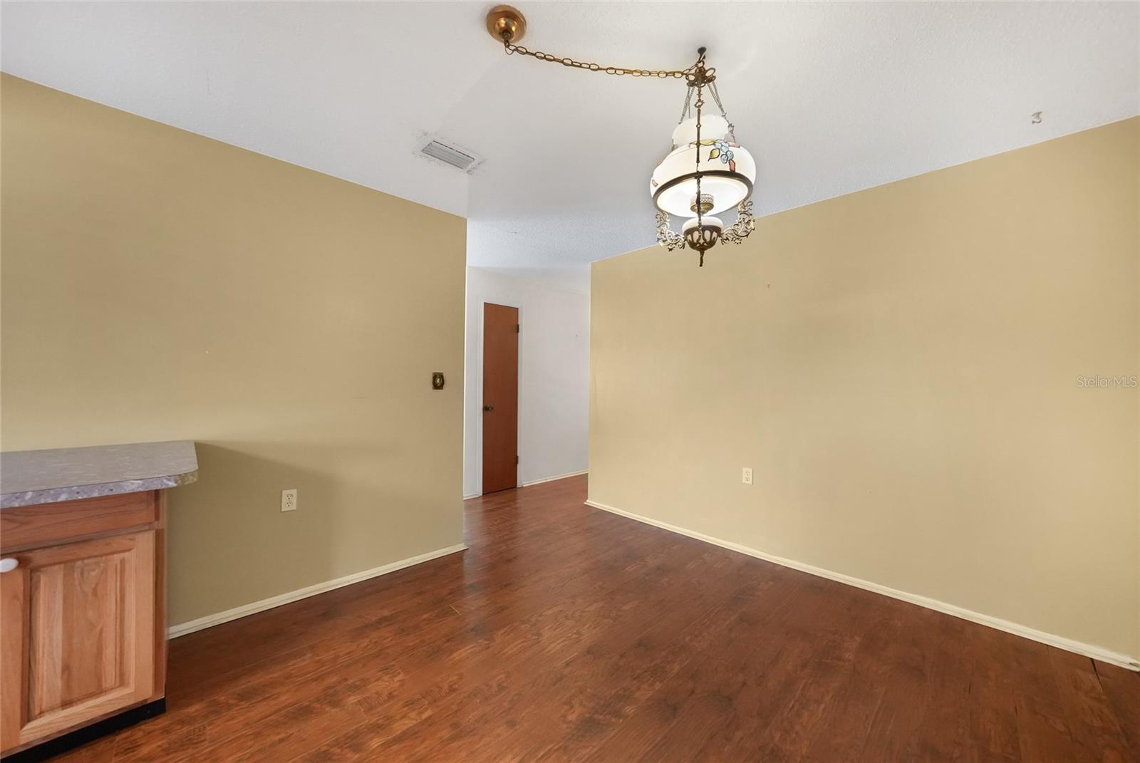 Image 8 of 57 For 5018 Oak Hill Avenue