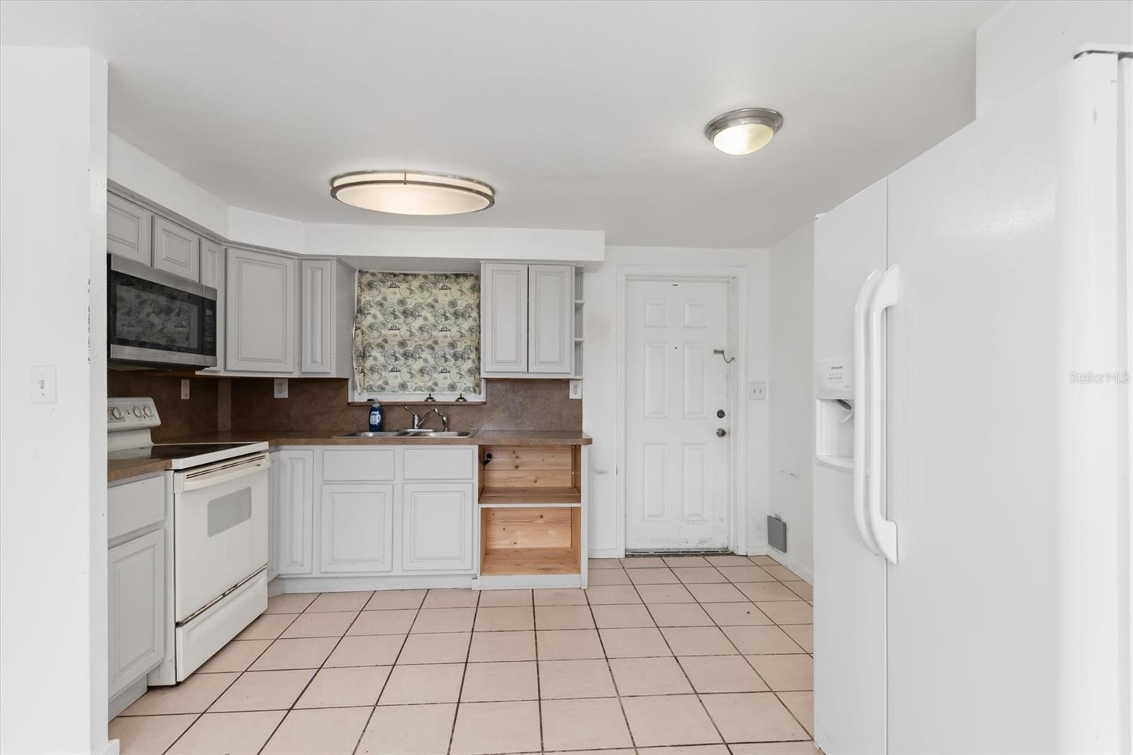 Image 10 of 32 For 90 Cowles Street
