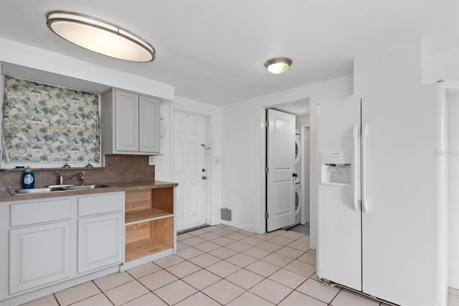 Image 11 of 32 For 90 Cowles Street