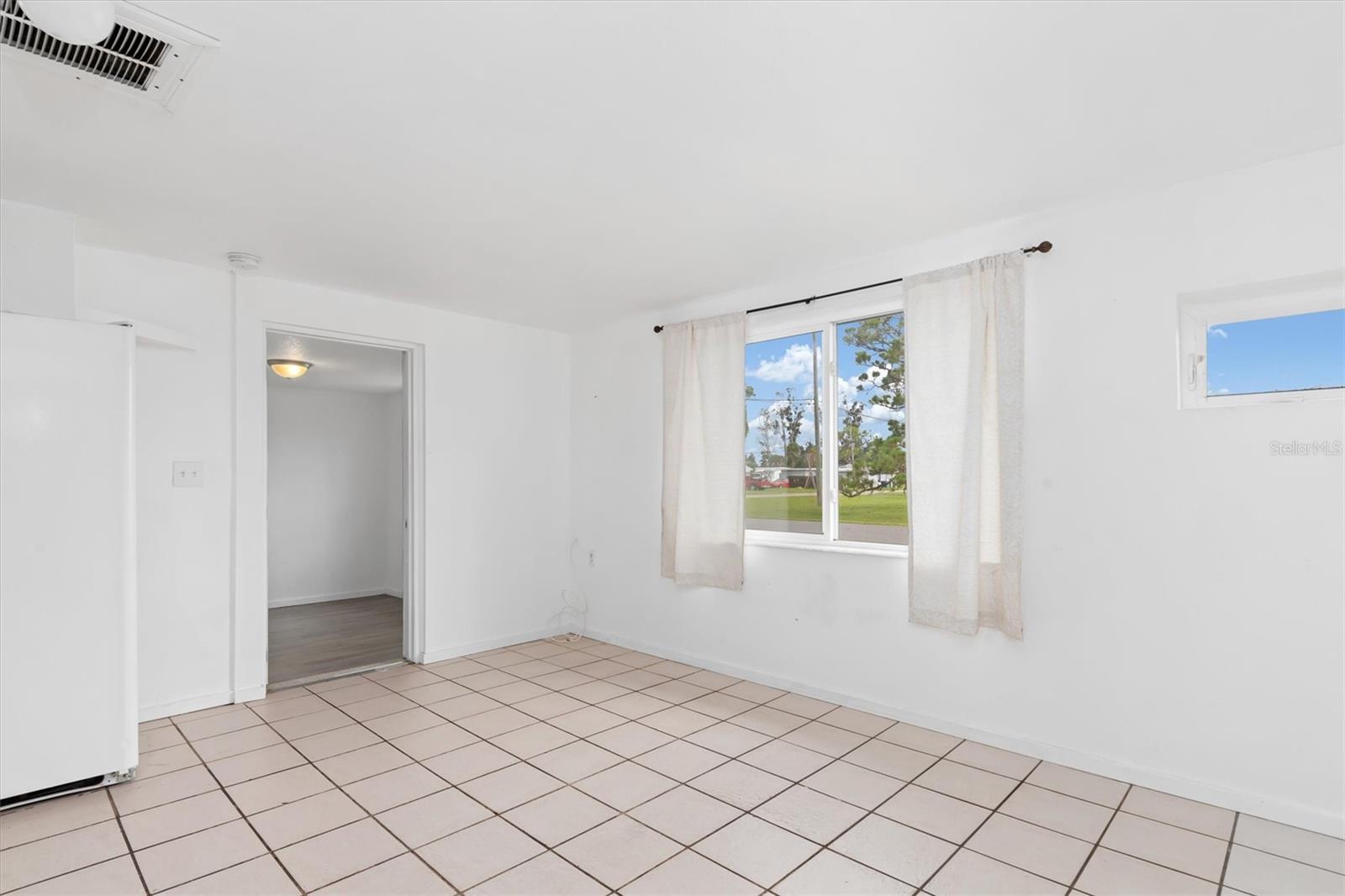 Image 12 of 32 For 90 Cowles Street