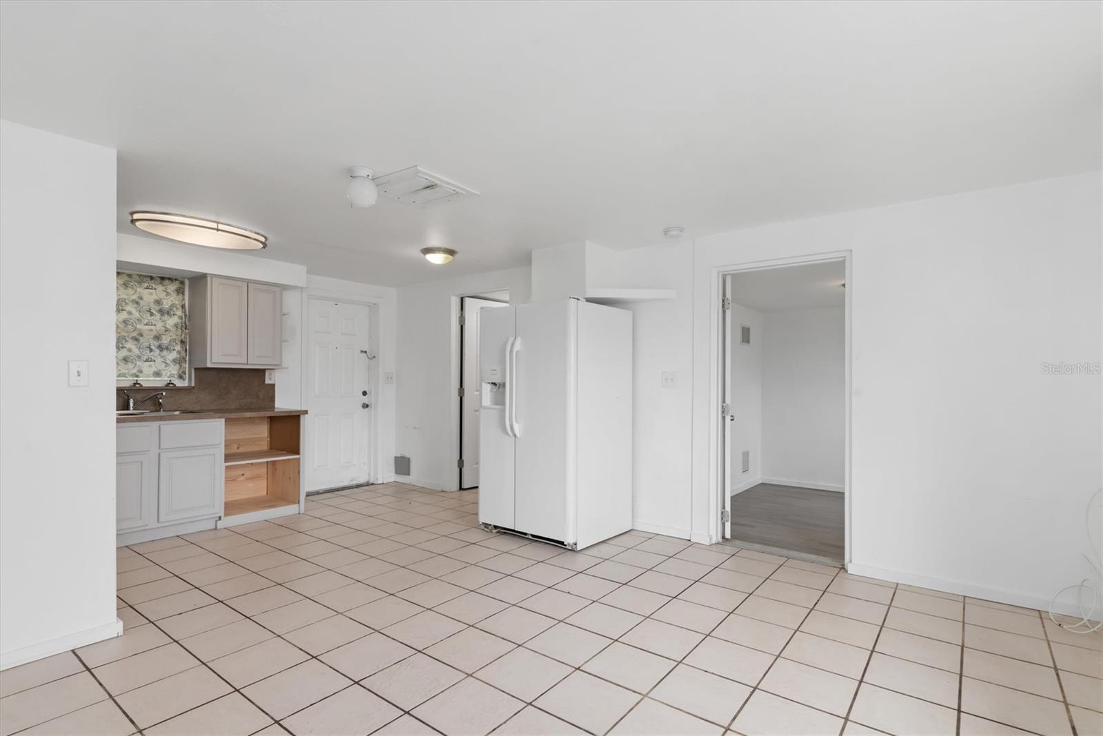 Image 13 of 32 For 90 Cowles Street