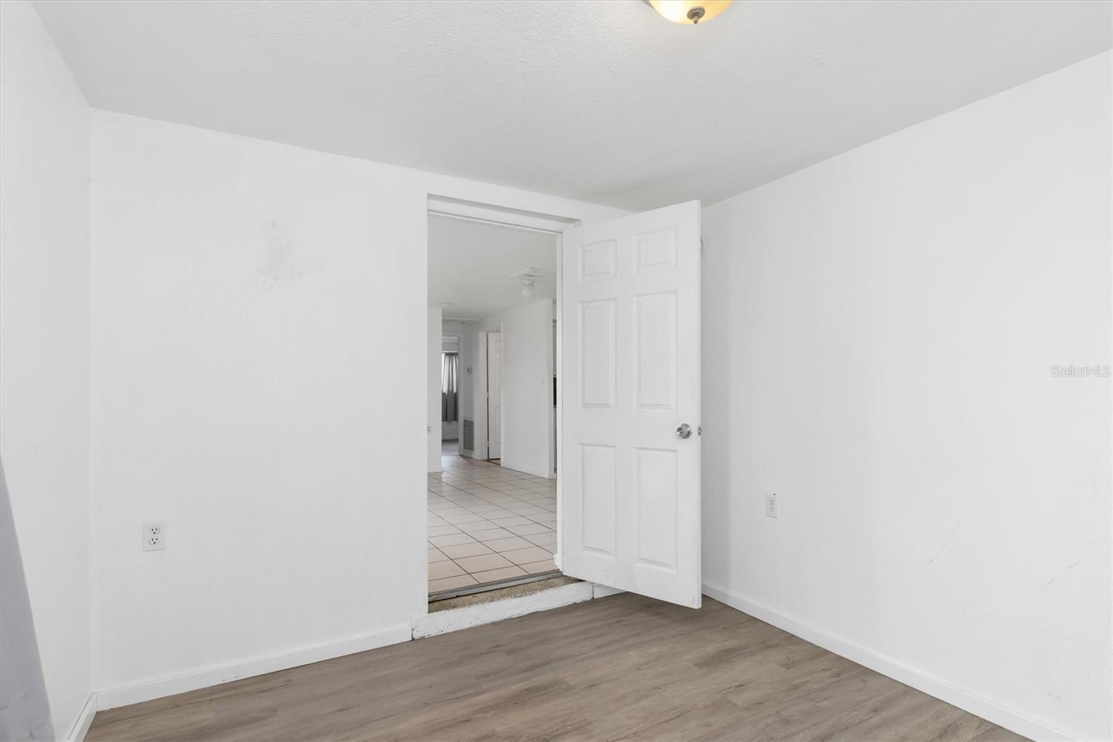 Image 16 of 32 For 90 Cowles Street