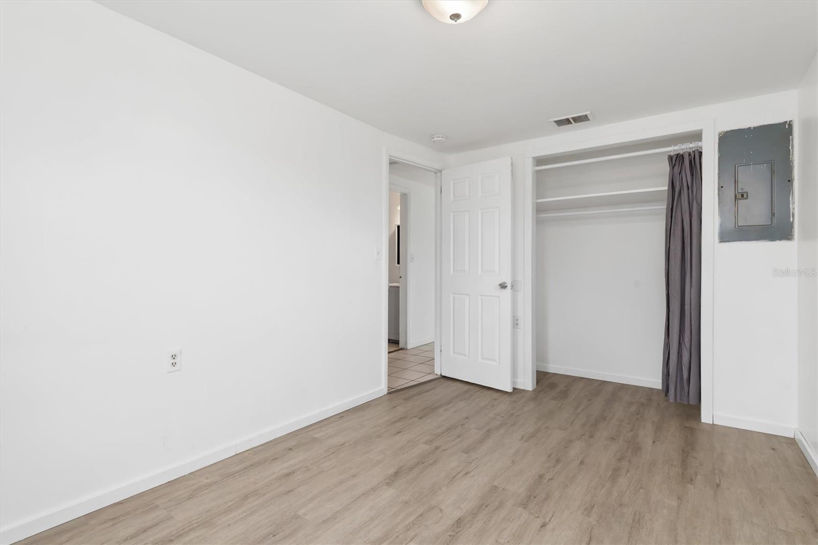 Image 19 of 32 For 90 Cowles Street