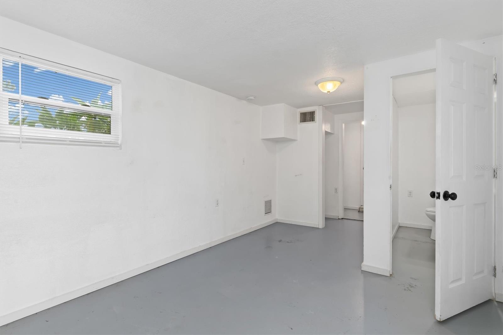 Image 5 of 32 For 90 Cowles Street