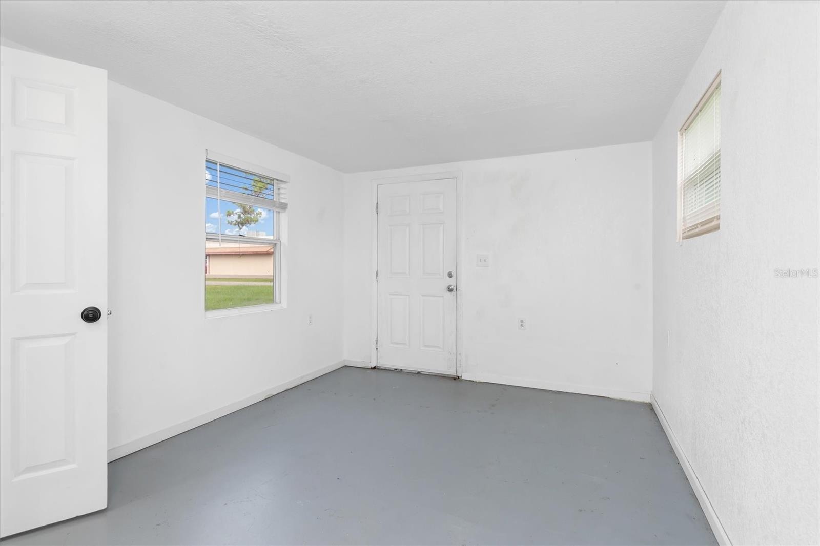 Image 6 of 32 For 90 Cowles Street