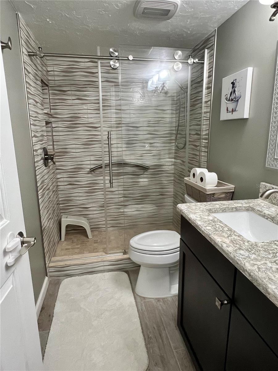 Image 19 of 33 For 23465 Harborview Road 731