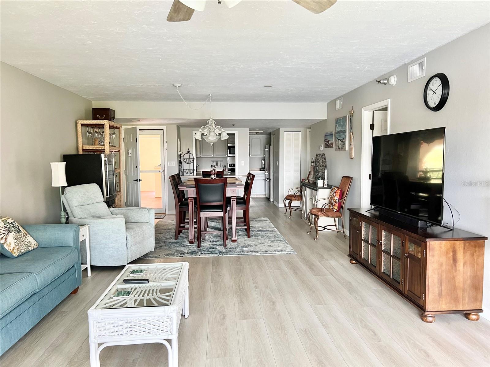 Image 3 of 33 For 23465 Harborview Road 731