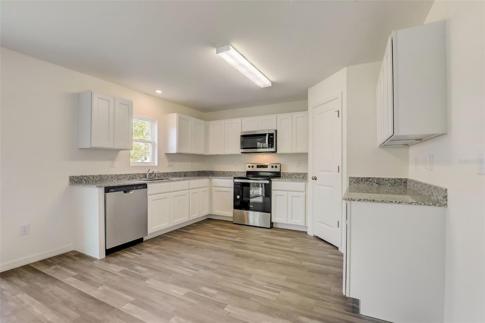 Image 17 of 49 For 18719 Kerrville Circle