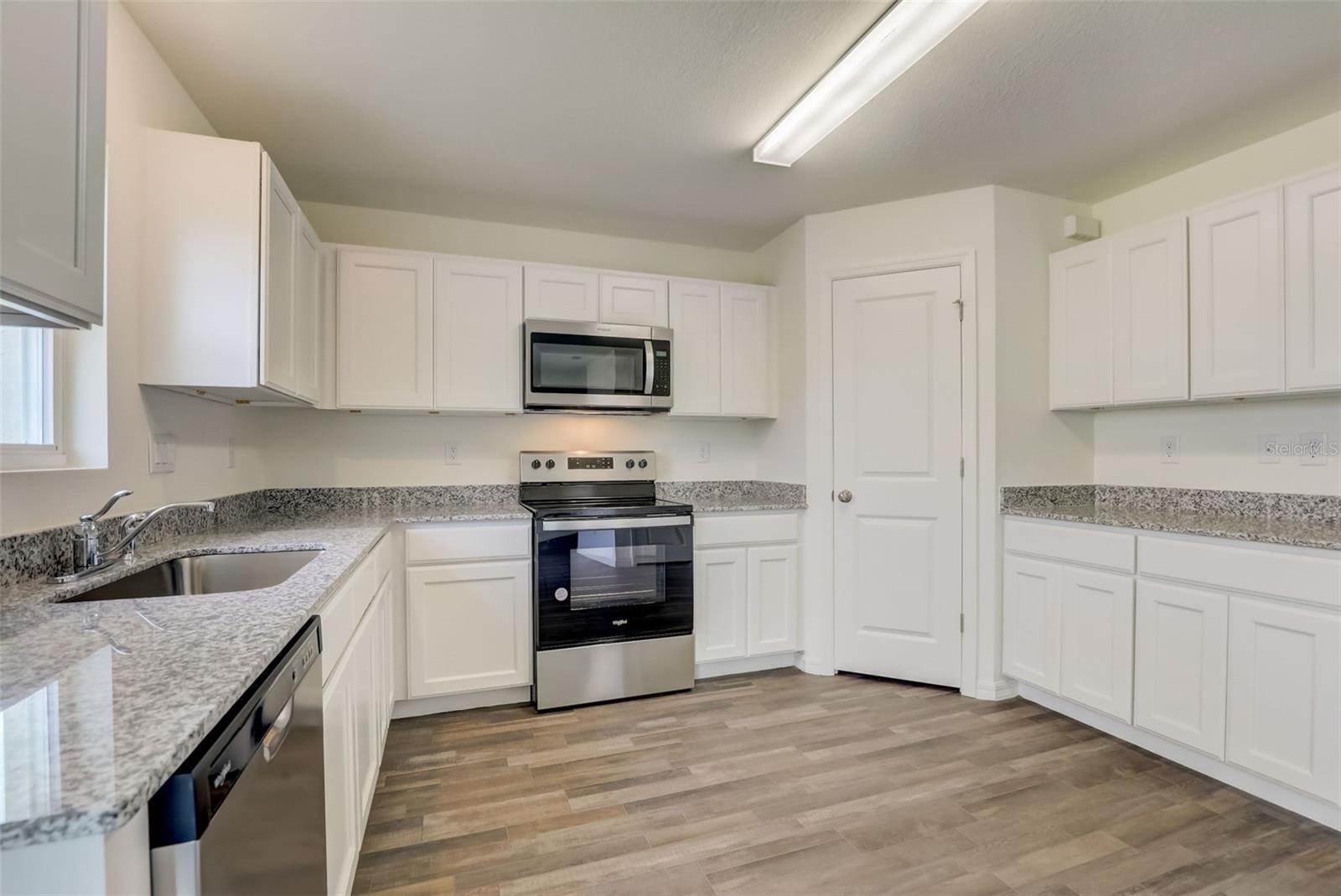 Image 18 of 49 For 18719 Kerrville Circle