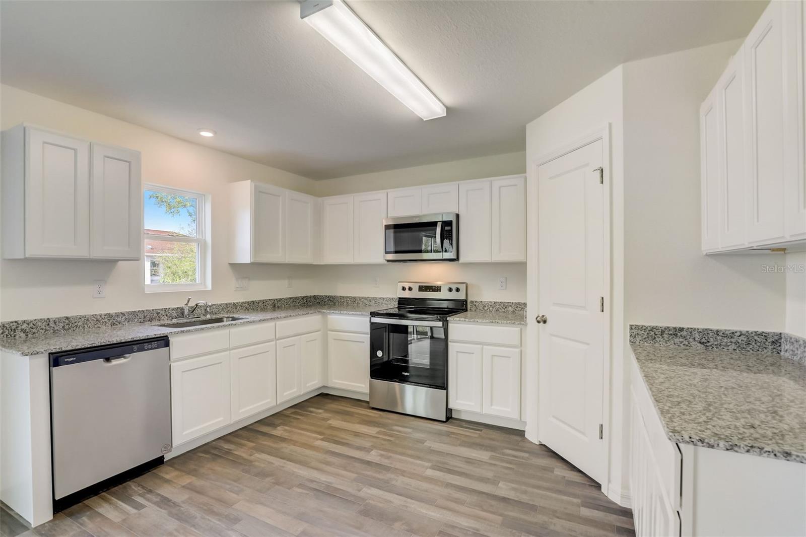 Image 19 of 49 For 18719 Kerrville Circle