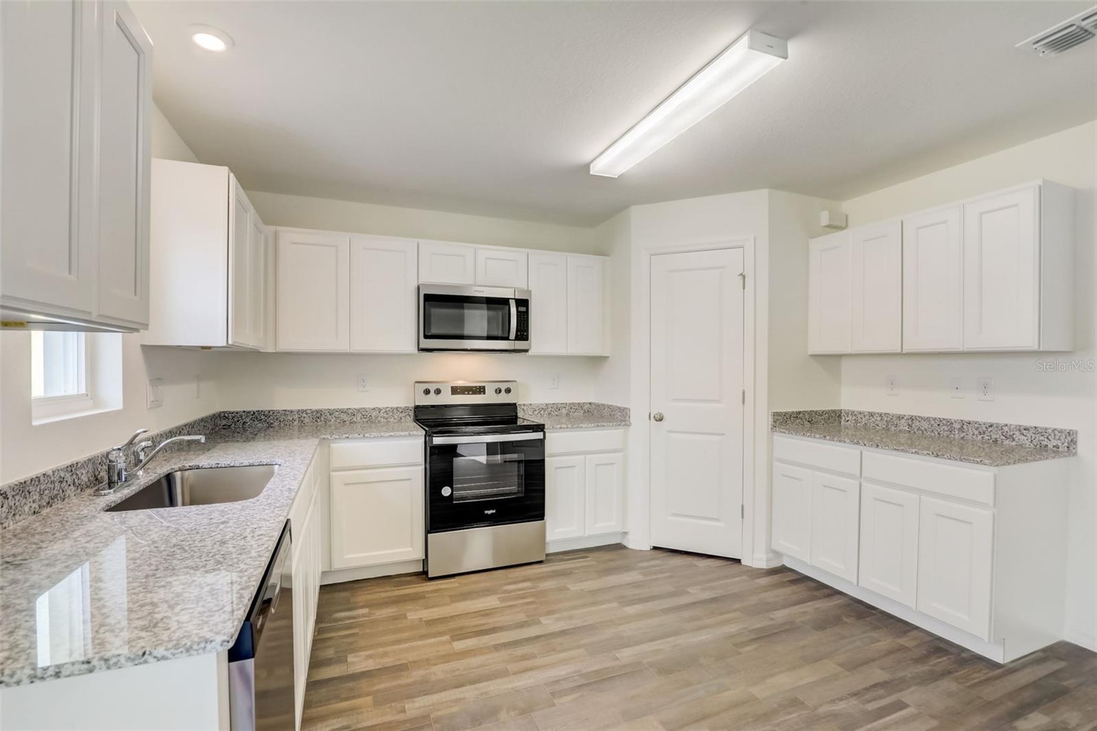 Image 20 of 49 For 18719 Kerrville Circle