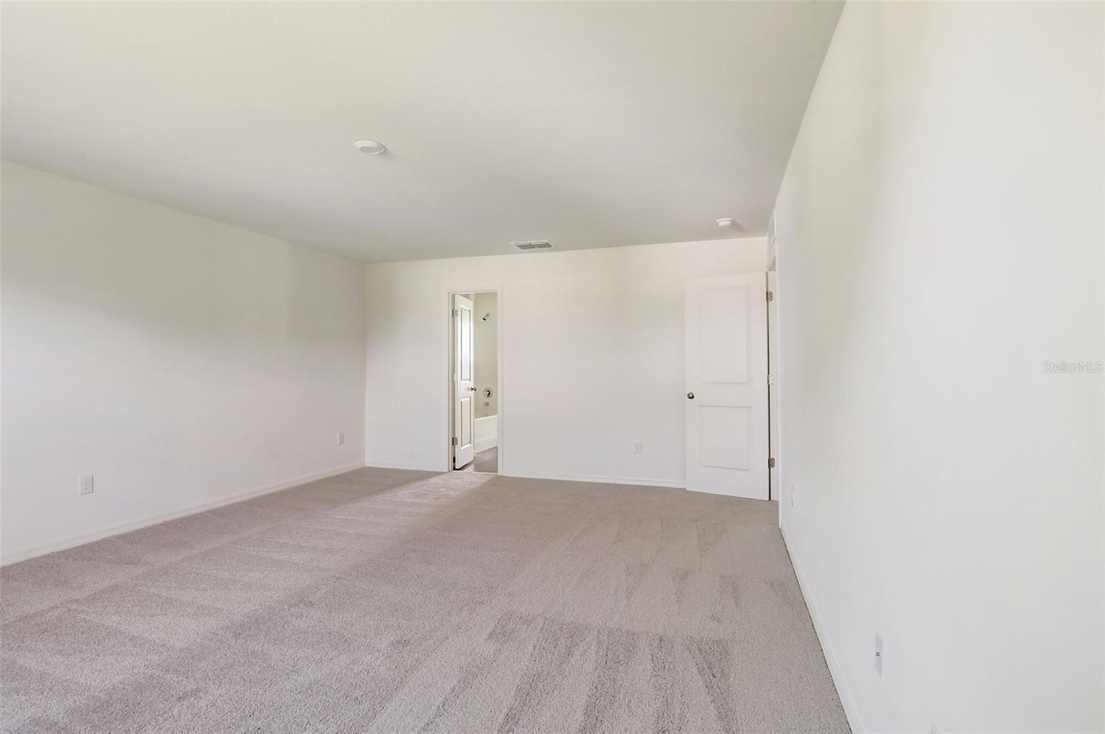 Image 37 of 49 For 18719 Kerrville Circle